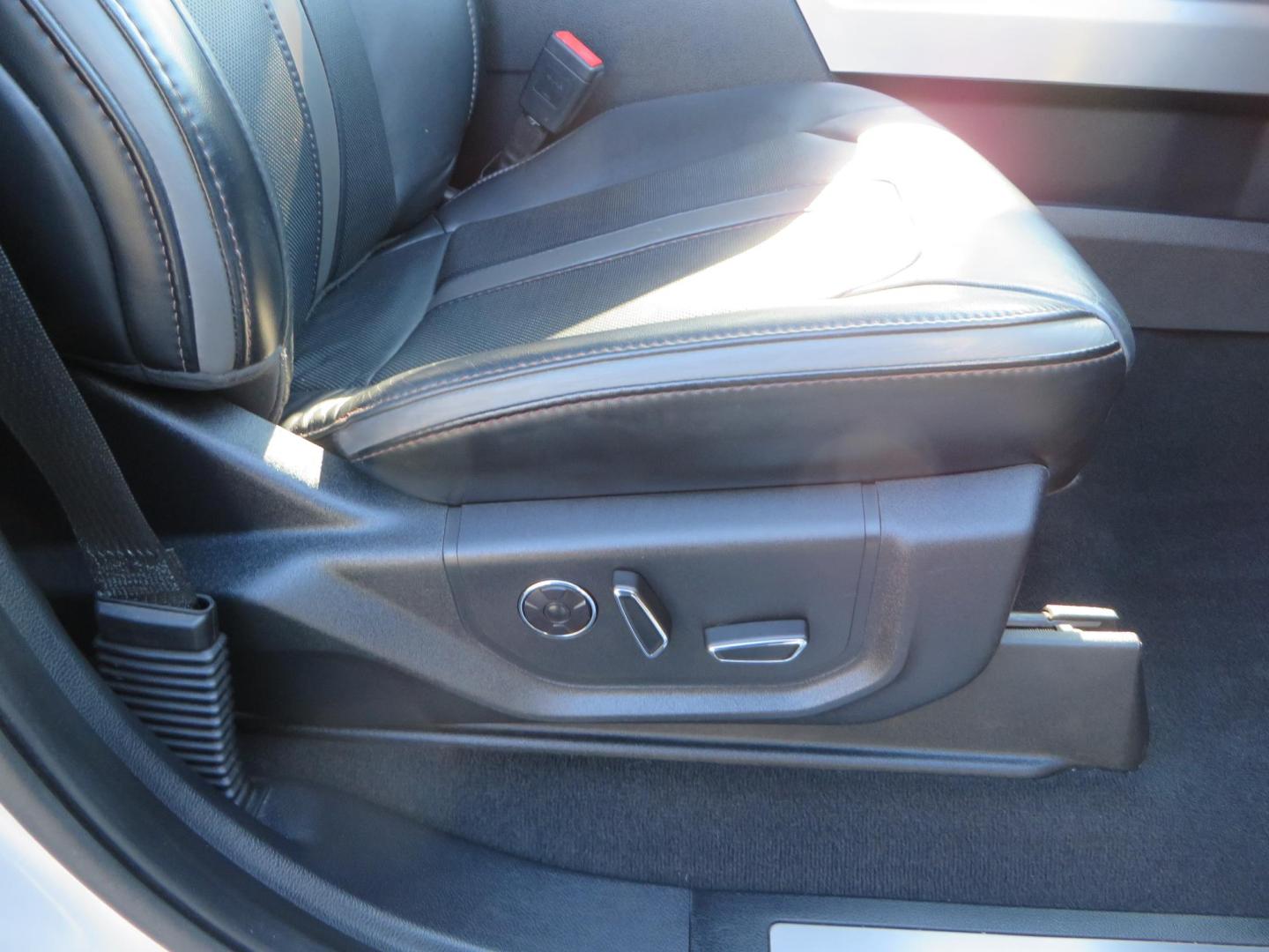 2019 SILVER /black Ford F-350 SD Platinum Crew Cab 4WD Long Bed (1FT8W3BT7KE) with an 6.7L V8 OHV 16V DIESEL engine, 6A transmission, located at 2630 Grass Valley Highway, Auburn, CA, 95603, (530) 508-5100, 38.937893, -121.095482 - Lond Bed Superduty with factory 5th wheel prep ready to tow with Rigid industries back up lights. - Photo#62
