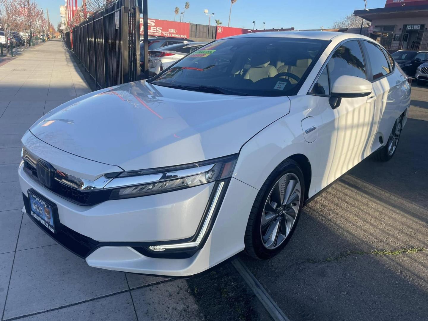 2019 Honda Clarity Touring Plug-In Hybrid (JHMZC5F35KC) with an 1.5L L4 DOHC 16V HYBRID engine, CVT transmission, located at 744 E Miner Ave, Stockton, CA, 95202, (209) 944-5770, 37.956863, -121.282082 - PLUS TAXES AND FEES NO CHAGRER AVAILABLE- Photo#3
