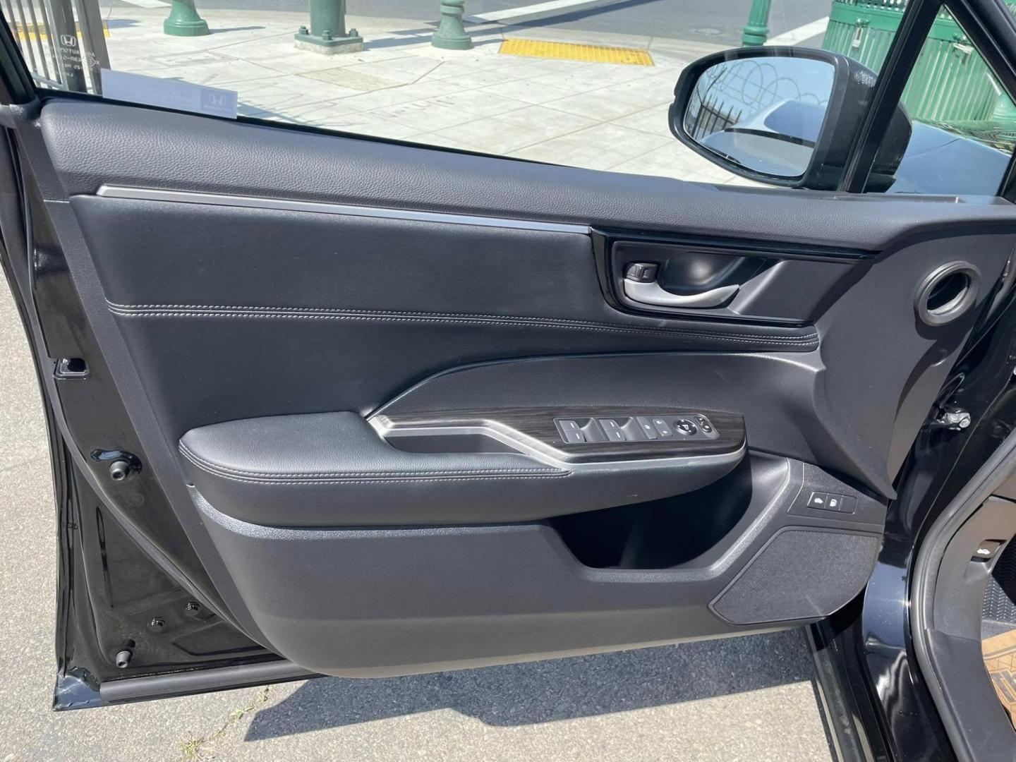 2019 BLACK Honda Clarity Plug-In Hybrid (JHMZC5F19KC) with an 1.5L L4 DOHC 16V HYBRID engine, CVT transmission, located at 744 E Miner Ave, Stockton, CA, 95202, (209) 944-5770, 37.956863, -121.282082 - PLUS TAXES AND FEES NO CHARGER AVAILABLE - Photo#5