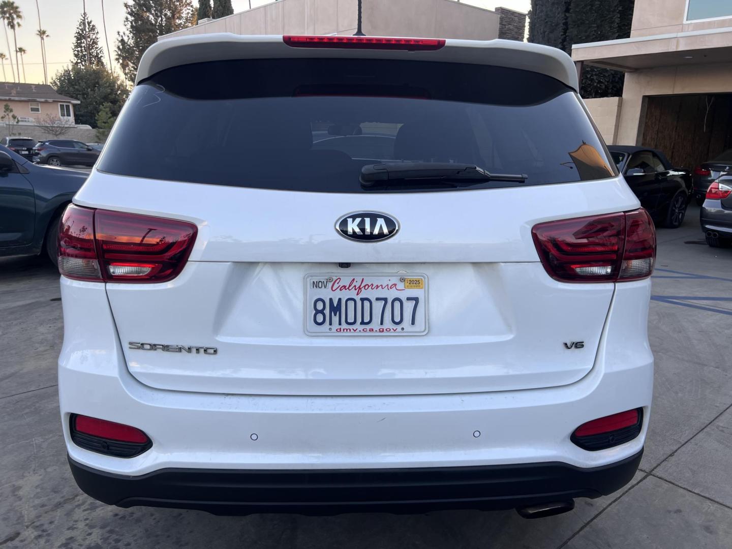 2019 White /Black Kia Sorento LX V6 2WD (5XYPG4A58KG) with an 3.3L V6 DOHC 24V engine, 6A transmission, located at 30 S. Berkeley Avenue, Pasadena, CA, 91107, (626) 248-7567, 34.145447, -118.109398 - Discover Your Ideal Family Vehicle with Third Row Seat and Rear AC – Perfect for Any Adventure! Finding a reliable, family-friendly vehicle with essential features like a third row seat and rear AC can be challenging, especially if you're working with bad credit. At our Buy Here Pay Here dealer - Photo#10