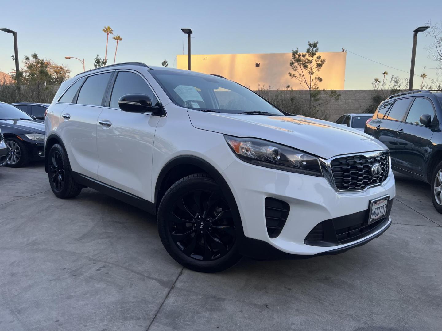 2019 White /Black Kia Sorento LX V6 2WD (5XYPG4A58KG) with an 3.3L V6 DOHC 24V engine, 6A transmission, located at 30 S. Berkeley Avenue, Pasadena, CA, 91107, (626) 248-7567, 34.145447, -118.109398 - Discover Your Ideal Family Vehicle with Third Row Seat and Rear AC – Perfect for Any Adventure! Finding a reliable, family-friendly vehicle with essential features like a third row seat and rear AC can be challenging, especially if you're working with bad credit. At our Buy Here Pay Here dealer - Photo#11