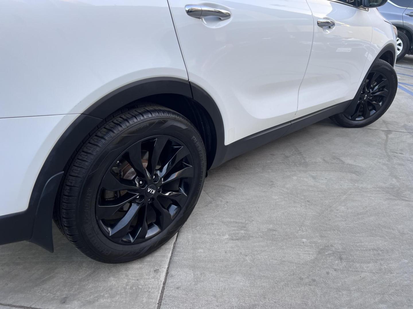 2019 White /Black Kia Sorento LX V6 2WD (5XYPG4A58KG) with an 3.3L V6 DOHC 24V engine, 6A transmission, located at 30 S. Berkeley Avenue, Pasadena, CA, 91107, (626) 248-7567, 34.145447, -118.109398 - Discover Your Ideal Family Vehicle with Third Row Seat and Rear AC – Perfect for Any Adventure! Finding a reliable, family-friendly vehicle with essential features like a third row seat and rear AC can be challenging, especially if you're working with bad credit. At our Buy Here Pay Here dealer - Photo#14