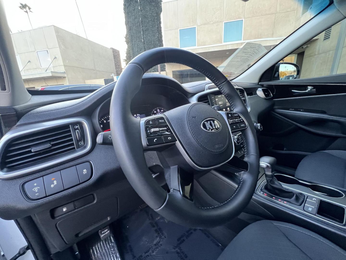 2019 White /Black Kia Sorento LX V6 2WD (5XYPG4A58KG) with an 3.3L V6 DOHC 24V engine, 6A transmission, located at 30 S. Berkeley Avenue, Pasadena, CA, 91107, (626) 248-7567, 34.145447, -118.109398 - Discover Your Ideal Family Vehicle with Third Row Seat and Rear AC – Perfect for Any Adventure! Finding a reliable, family-friendly vehicle with essential features like a third row seat and rear AC can be challenging, especially if you're working with bad credit. At our Buy Here Pay Here dealer - Photo#18