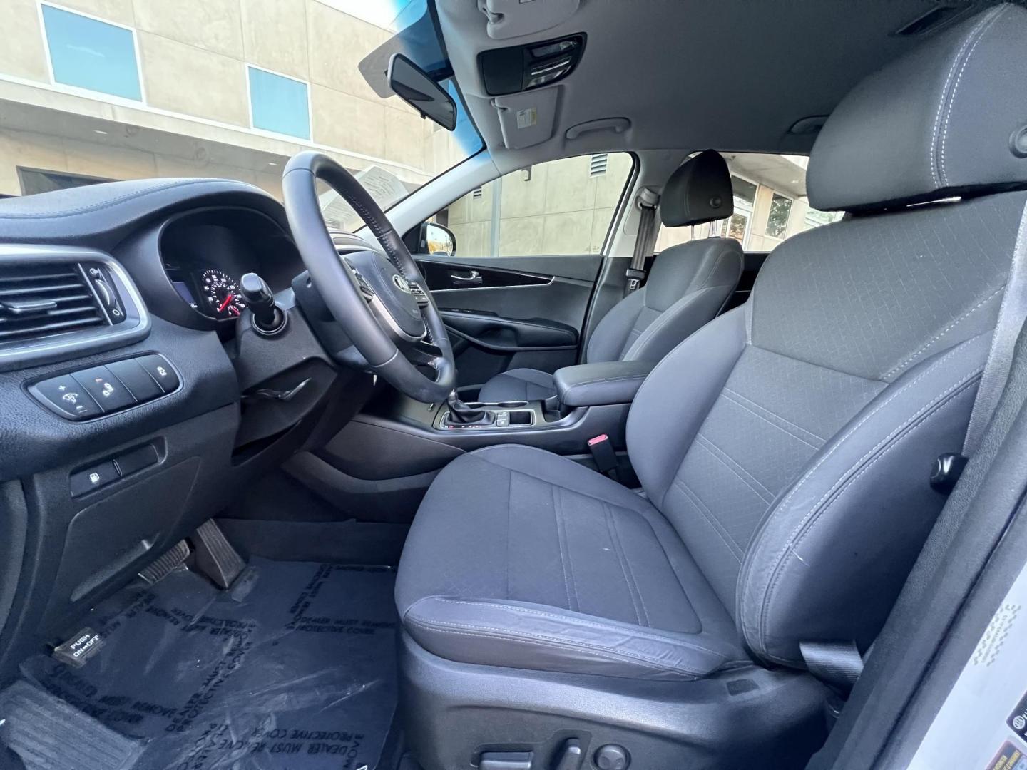 2019 White /Black Kia Sorento LX V6 2WD (5XYPG4A58KG) with an 3.3L V6 DOHC 24V engine, 6A transmission, located at 30 S. Berkeley Avenue, Pasadena, CA, 91107, (626) 248-7567, 34.145447, -118.109398 - Discover Your Ideal Family Vehicle with Third Row Seat and Rear AC – Perfect for Any Adventure! Finding a reliable, family-friendly vehicle with essential features like a third row seat and rear AC can be challenging, especially if you're working with bad credit. At our Buy Here Pay Here dealer - Photo#20