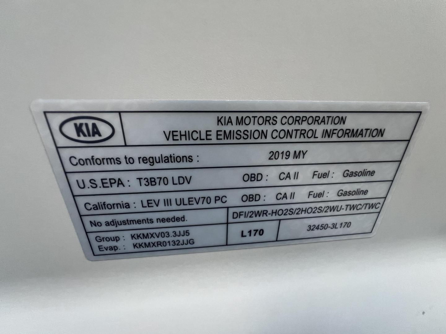 2019 White /Black Kia Sorento LX V6 2WD (5XYPG4A58KG) with an 3.3L V6 DOHC 24V engine, 6A transmission, located at 30 S. Berkeley Avenue, Pasadena, CA, 91107, (626) 248-7567, 34.145447, -118.109398 - Discover Your Ideal Family Vehicle with Third Row Seat and Rear AC – Perfect for Any Adventure! Finding a reliable, family-friendly vehicle with essential features like a third row seat and rear AC can be challenging, especially if you're working with bad credit. At our Buy Here Pay Here dealer - Photo#27