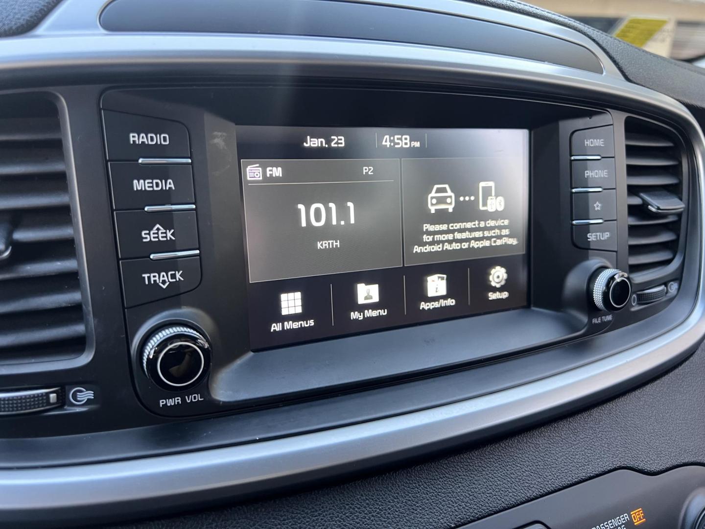 2019 White /Black Kia Sorento LX V6 2WD (5XYPG4A58KG) with an 3.3L V6 DOHC 24V engine, 6A transmission, located at 30 S. Berkeley Avenue, Pasadena, CA, 91107, (626) 248-7567, 34.145447, -118.109398 - Discover Your Ideal Family Vehicle with Third Row Seat and Rear AC – Perfect for Any Adventure! Finding a reliable, family-friendly vehicle with essential features like a third row seat and rear AC can be challenging, especially if you're working with bad credit. At our Buy Here Pay Here dealer - Photo#31