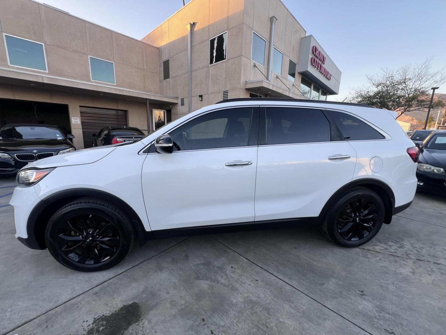 2019 White /Black Kia Sorento LX V6 2WD (5XYPG4A58KG) with an 3.3L V6 DOHC 24V engine, 6A transmission, located at 30 S. Berkeley Avenue, Pasadena, CA, 91107, (626) 248-7567, 34.145447, -118.109398 - Discover Your Ideal Family Vehicle with Third Row Seat and Rear AC – Perfect for Any Adventure! Finding a reliable, family-friendly vehicle with essential features like a third row seat and rear AC can be challenging, especially if you're working with bad credit. At our Buy Here Pay Here dealer - Photo#8