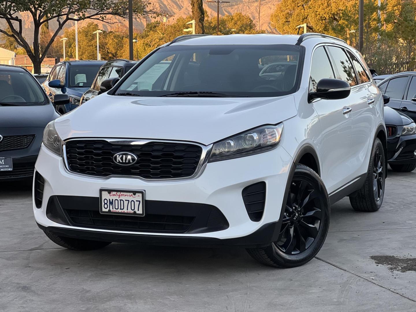 2019 White /Black Kia Sorento LX V6 2WD (5XYPG4A58KG) with an 3.3L V6 DOHC 24V engine, 6A transmission, located at 30 S. Berkeley Avenue, Pasadena, CA, 91107, (626) 248-7567, 34.145447, -118.109398 - Discover Your Ideal Family Vehicle with Third Row Seat and Rear AC – Perfect for Any Adventure! Finding a reliable, family-friendly vehicle with essential features like a third row seat and rear AC can be challenging, especially if you're working with bad credit. At our Buy Here Pay Here dealer - Photo#9