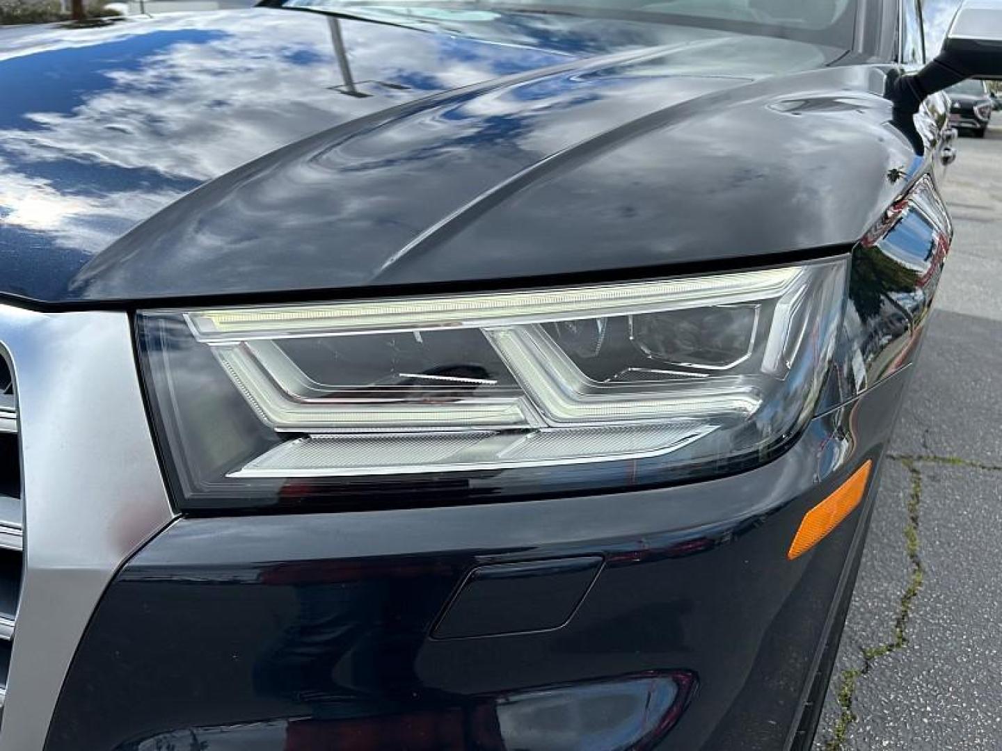 2019 BLUE Audi SQ5 (WA1C4AFYXK2) with an V6 Turbo 3.0 Liter engine, Automatic 8-Spd and Tiptronic transmission, located at 412 Auto Vista Drive, Palmdale, 93551, (661) 945-0620, 34.592636, -118.136681 - Photo#6