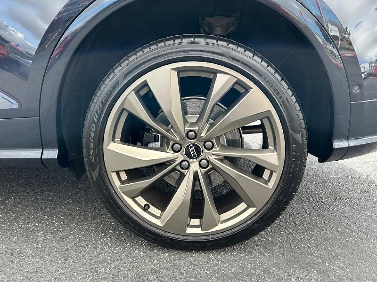 2019 BLUE Audi SQ5 (WA1C4AFYXK2) with an V6 Turbo 3.0 Liter engine, Automatic 8-Spd and Tiptronic transmission, located at 412 Auto Vista Drive, Palmdale, 93551, (661) 945-0620, 34.592636, -118.136681 - Photo#11