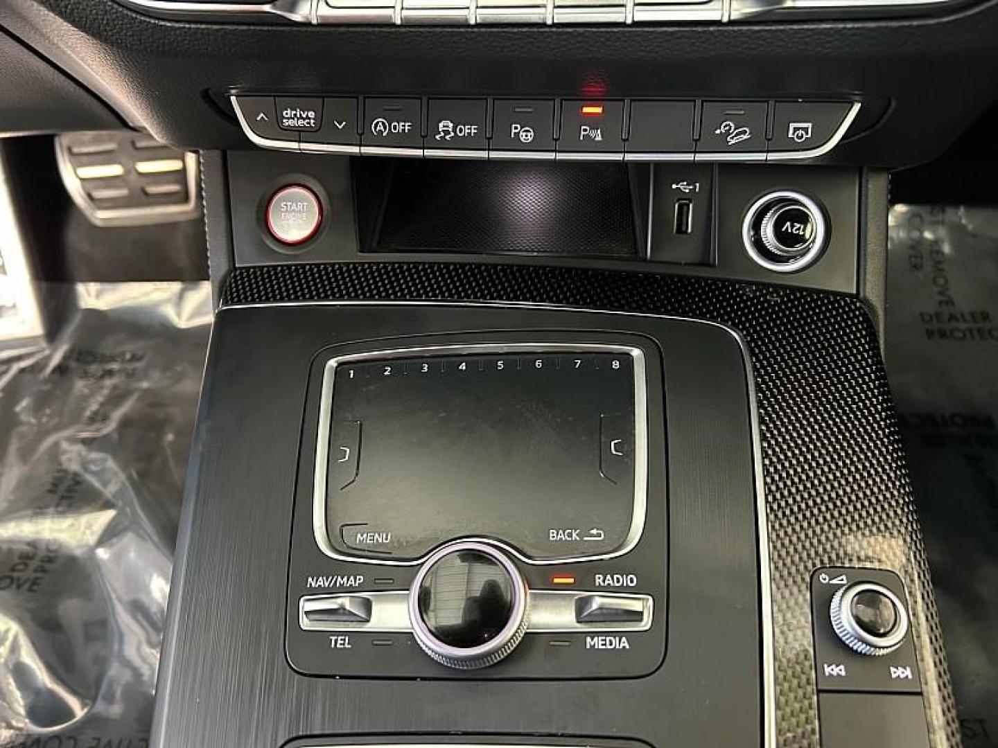 2019 BLUE Audi SQ5 (WA1C4AFYXK2) with an V6 Turbo 3.0 Liter engine, Automatic 8-Spd and Tiptronic transmission, located at 412 Auto Vista Drive, Palmdale, 93551, (661) 945-0620, 34.592636, -118.136681 - Photo#14