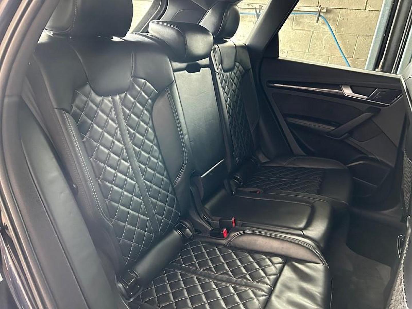 2019 BLUE Audi SQ5 (WA1C4AFYXK2) with an V6 Turbo 3.0 Liter engine, Automatic 8-Spd and Tiptronic transmission, located at 412 Auto Vista Drive, Palmdale, 93551, (661) 945-0620, 34.592636, -118.136681 - Photo#20