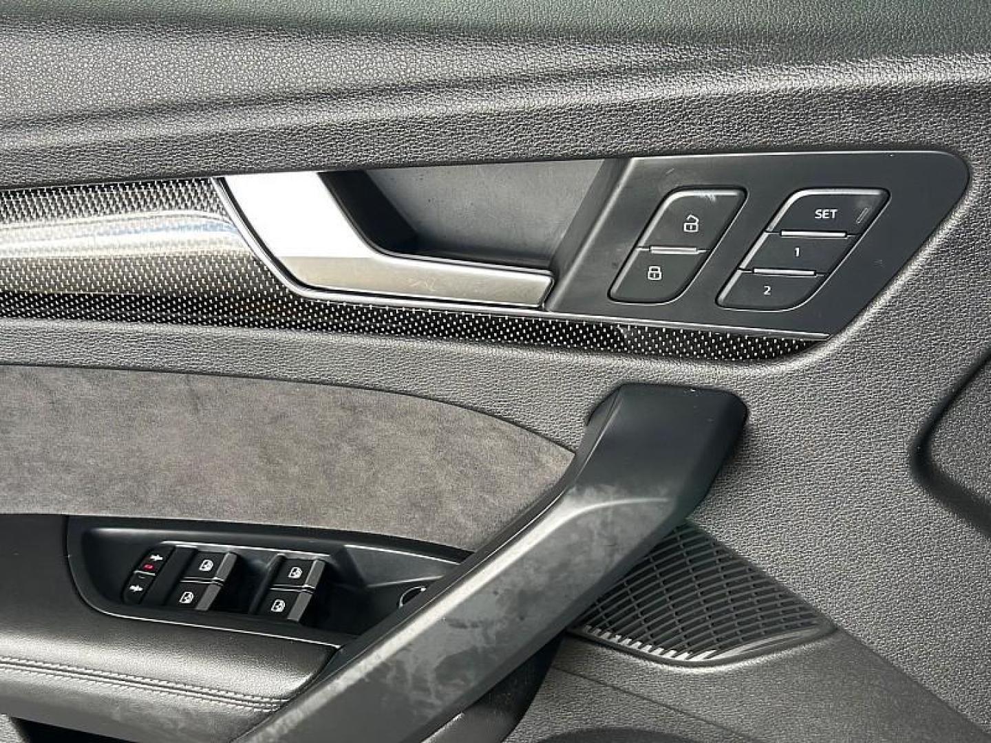 2019 BLUE Audi SQ5 (WA1C4AFYXK2) with an V6 Turbo 3.0 Liter engine, Automatic 8-Spd and Tiptronic transmission, located at 412 Auto Vista Drive, Palmdale, 93551, (661) 945-0620, 34.592636, -118.136681 - Photo#21