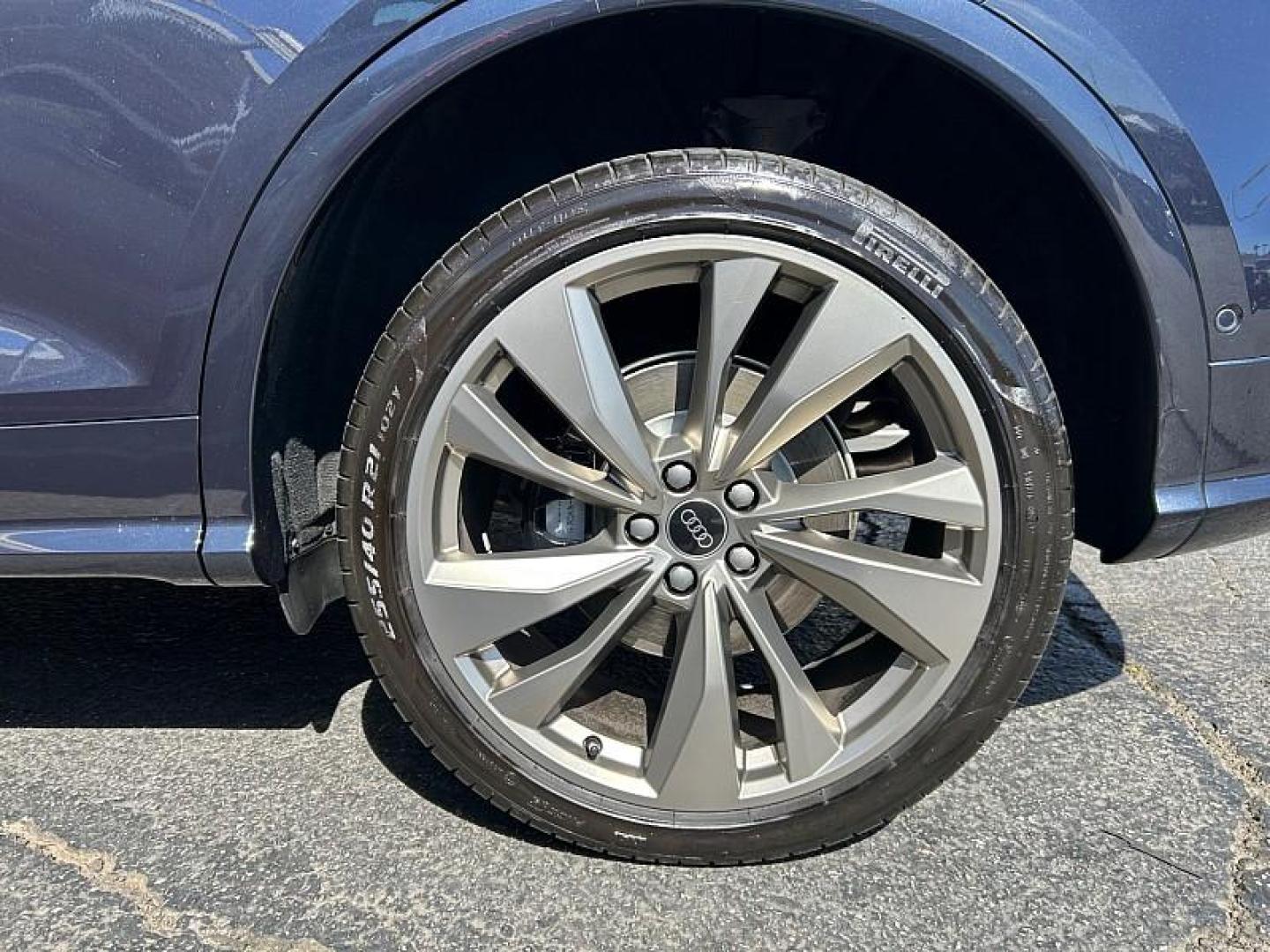 2019 BLUE Audi SQ5 (WA1C4AFYXK2) with an V6 Turbo 3.0 Liter engine, Automatic 8-Spd and Tiptronic transmission, located at 412 Auto Vista Drive, Palmdale, 93551, (661) 945-0620, 34.592636, -118.136681 - Photo#10