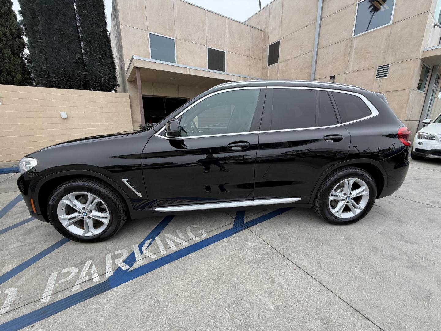 2019 BMW X3 xDrive30i (5UXTR7C54KL) with an 2.0L L4 DOHC 16V engine, 8A transmission, located at 30 S. Berkeley Avenue, Pasadena, CA, 91107, (626) 248-7567, 34.145447, -118.109398- Photo#2