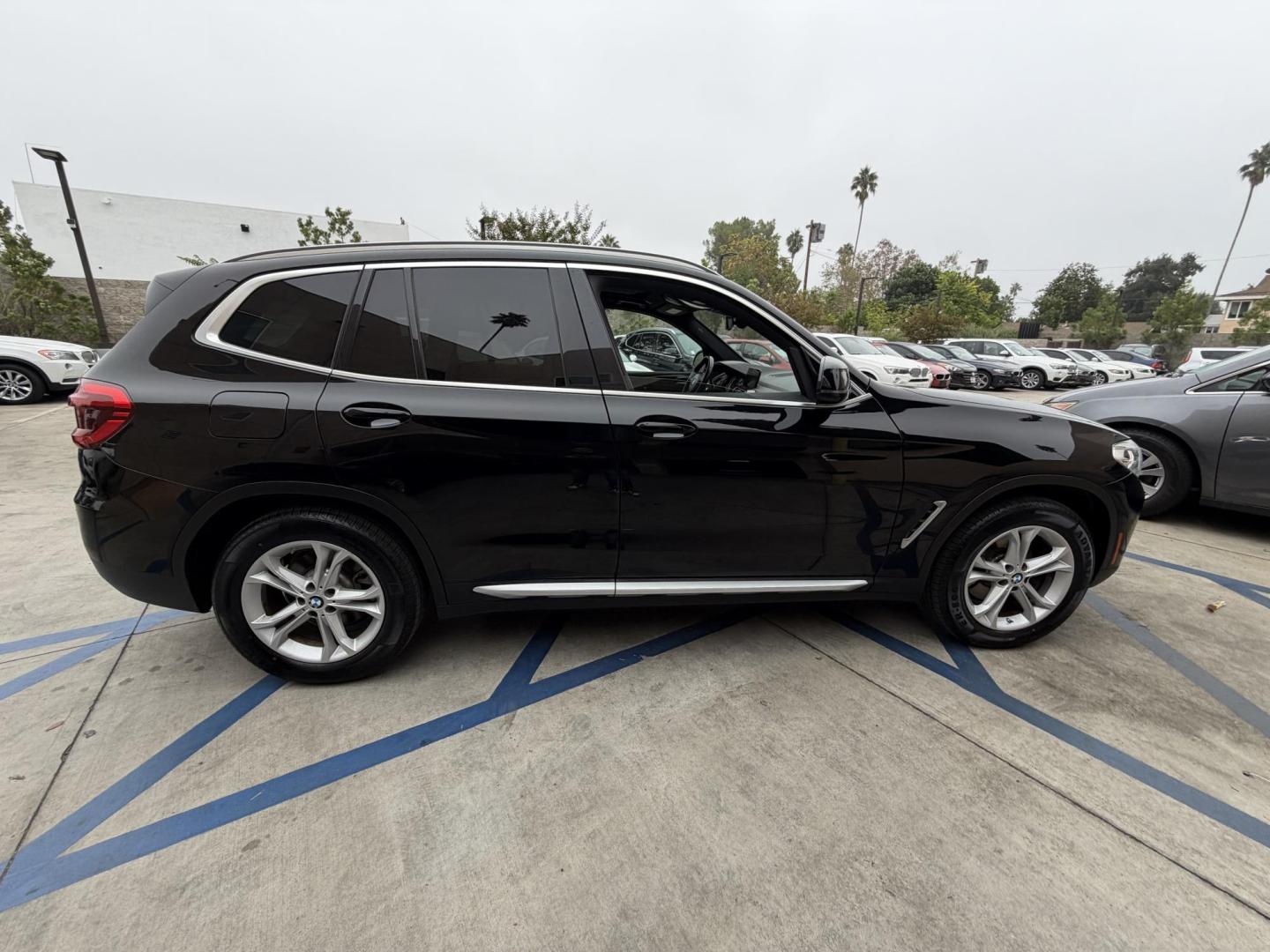 2019 BMW X3 xDrive30i (5UXTR7C54KL) with an 2.0L L4 DOHC 16V engine, 8A transmission, located at 30 S. Berkeley Avenue, Pasadena, CA, 91107, (626) 248-7567, 34.145447, -118.109398- Photo#4