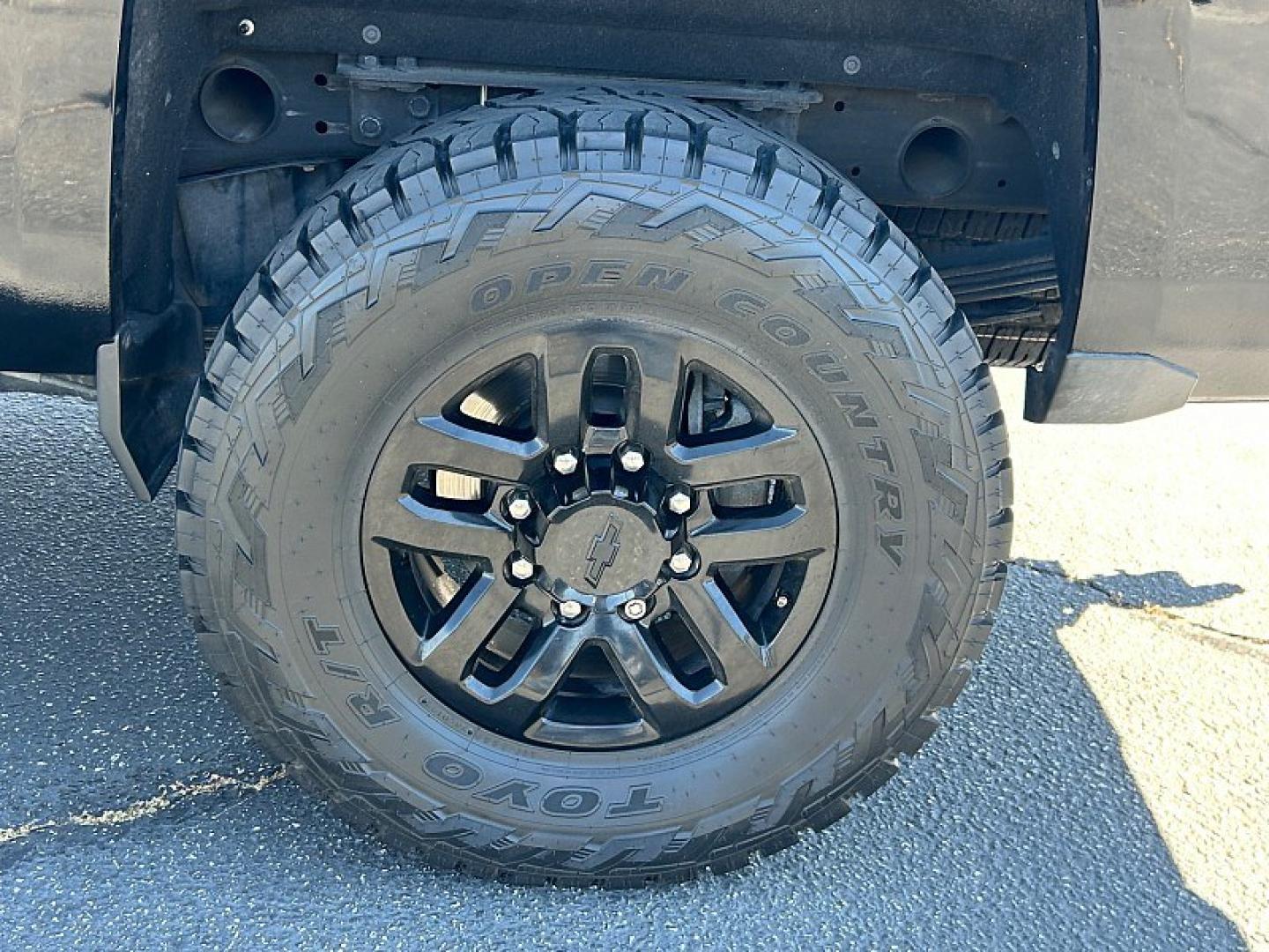 2019 BLACK CHEVROLET SILVERADO 2500 (1GC1KTEY4KF) , located at 412 Auto Vista Drive, Palmdale, 93551, (661) 945-0620, 34.592636, -118.136681- Photo#13