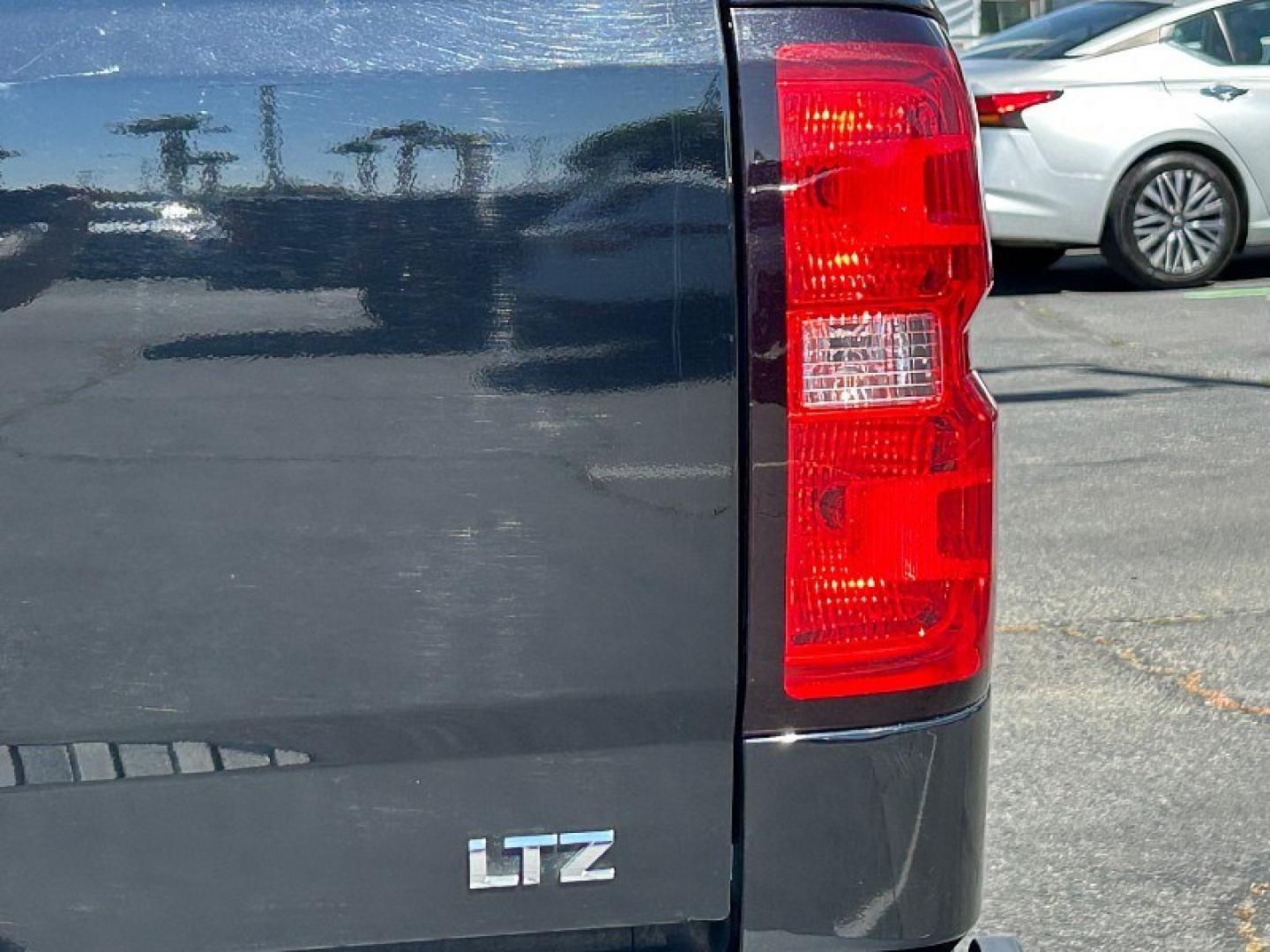 2019 BLACK CHEVROLET SILVERADO 2500 (1GC1KTEY4KF) , located at 412 Auto Vista Drive, Palmdale, 93551, (661) 945-0620, 34.592636, -118.136681- Photo#14