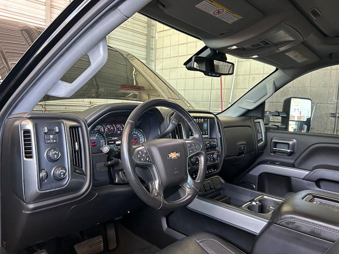 2019 BLACK CHEVROLET SILVERADO 2500 (1GC1KTEY4KF) , located at 412 Auto Vista Drive, Palmdale, 93551, (661) 945-0620, 34.592636, -118.136681- Photo#17