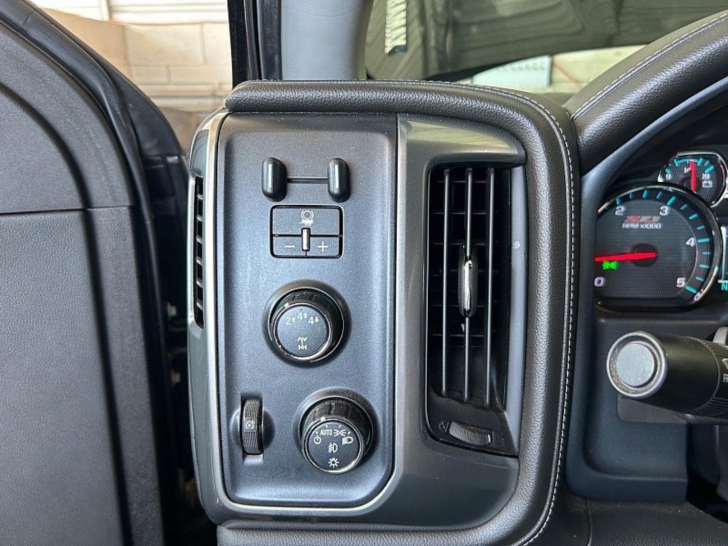 2019 BLACK CHEVROLET SILVERADO 2500 (1GC1KTEY4KF) , located at 412 Auto Vista Drive, Palmdale, 93551, (661) 945-0620, 34.592636, -118.136681- Photo#26