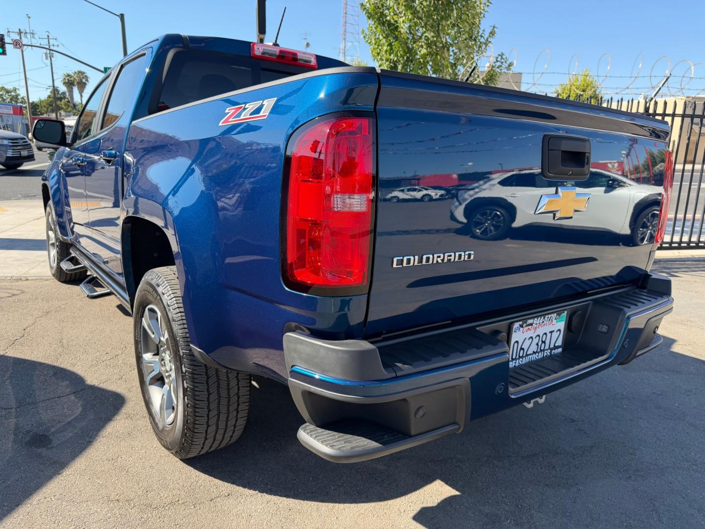 2019 Chevrolet Colorado Z71 Crew Cab 2WD Long Box (1GCGSDEAXK1) with an 2.5L L4 DOHC 16V GAS engine, 6A transmission, located at 744 E Miner Ave, Stockton, CA, 95202, (209) 944-5770, 37.956863, -121.282082 - Photo#3