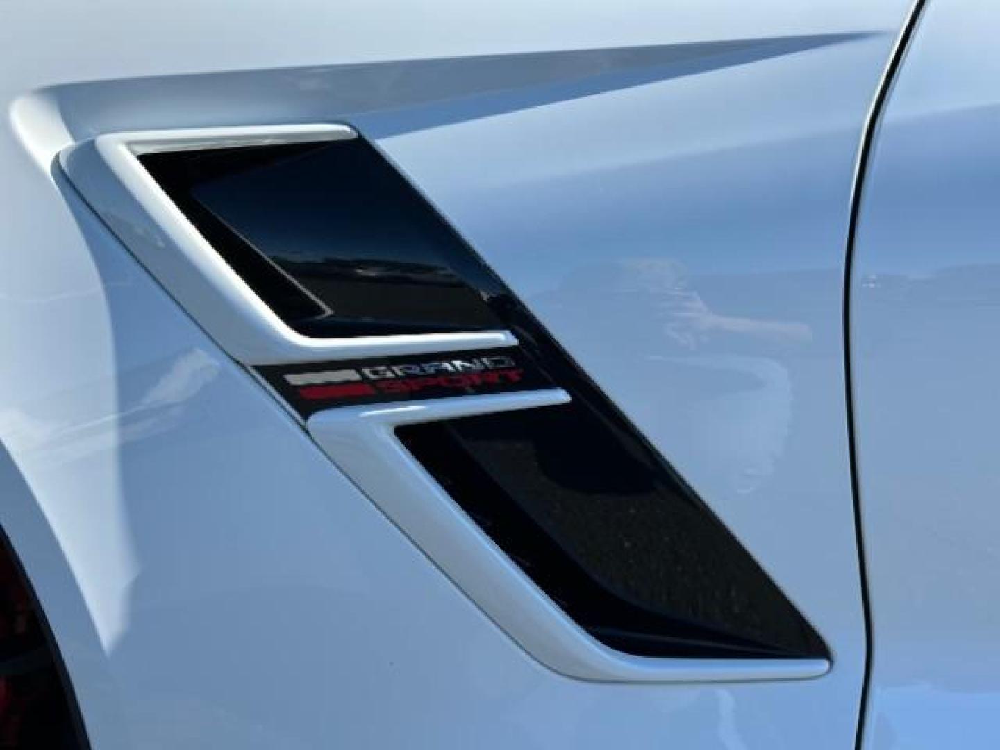 2019 WHITE Chevrolet Corvette (1G1YW2D79K5) with an V8 6.2 Liter engine, located at 412 Auto Vista Drive, Palmdale, 93551, (661) 945-0620, 34.592636, -118.136681 - Photo#8