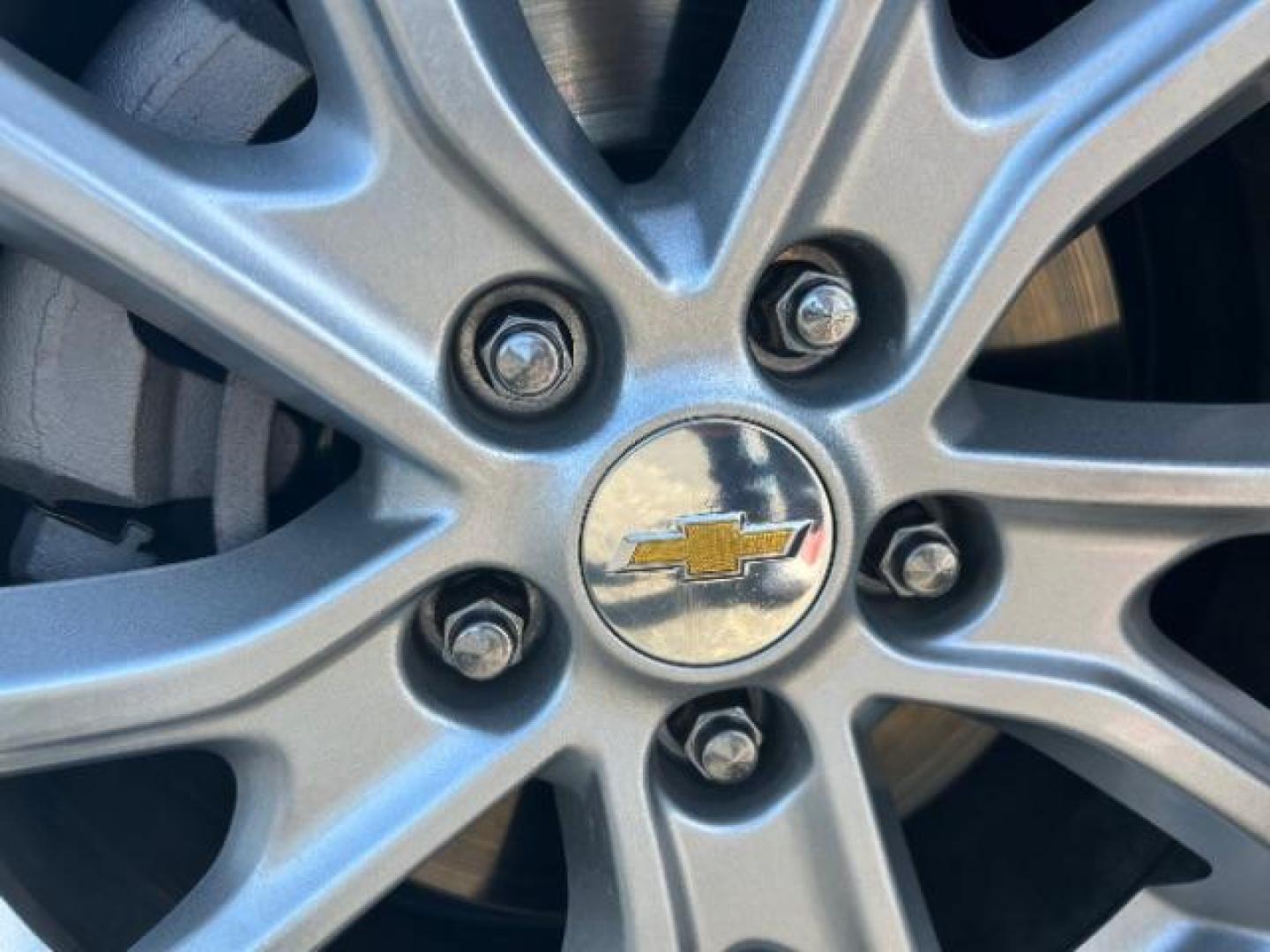 2019 BLACK Chevrolet Equinox (2GNAXKEV8K6) with an 4-Cyl Turbo 1.5 Liter engine, Automatic 6-Spd w/Overdrive transmission, located at 412 Auto Vista Drive, Palmdale, 93551, (661) 945-0620, 34.592636, -118.136681 - Photo#13