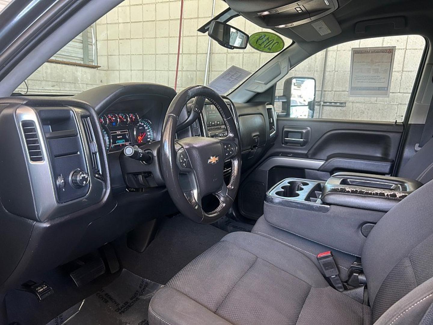 2019 GRAY Chevrolet Silverado 1500 2WD (2GCRCPEC1K1) with an 8-Cyl 5.3 Liter engine, Automatic 6-Spd HD w/Overdrive transmission, located at 412 Auto Vista Drive, Palmdale, 93551, (661) 945-0620, 34.592636, -118.136681- Photo#17