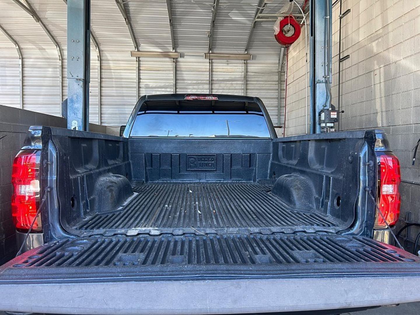 2019 GRAY Chevrolet Silverado 1500 2WD (2GCRCPEC1K1) with an 8-Cyl 5.3 Liter engine, Automatic 6-Spd HD w/Overdrive transmission, located at 412 Auto Vista Drive, Palmdale, 93551, (661) 945-0620, 34.592636, -118.136681- Photo#25