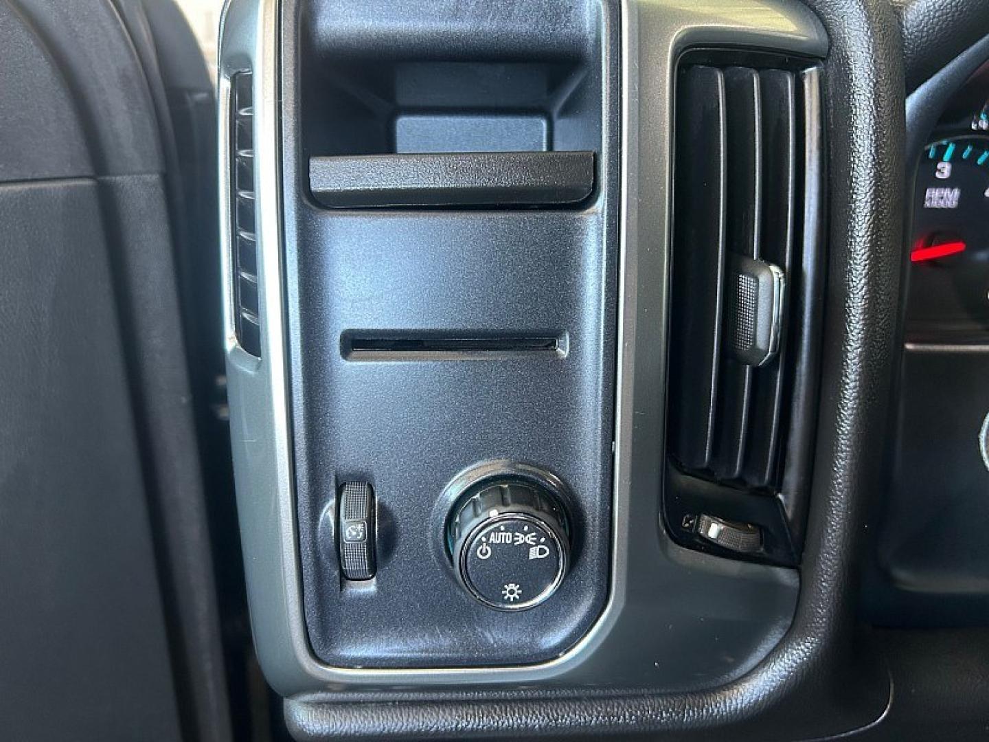 2019 GRAY Chevrolet Silverado 1500 2WD (2GCRCPEC1K1) with an 8-Cyl 5.3 Liter engine, Automatic 6-Spd HD w/Overdrive transmission, located at 412 Auto Vista Drive, Palmdale, 93551, (661) 945-0620, 34.592636, -118.136681- Photo#28