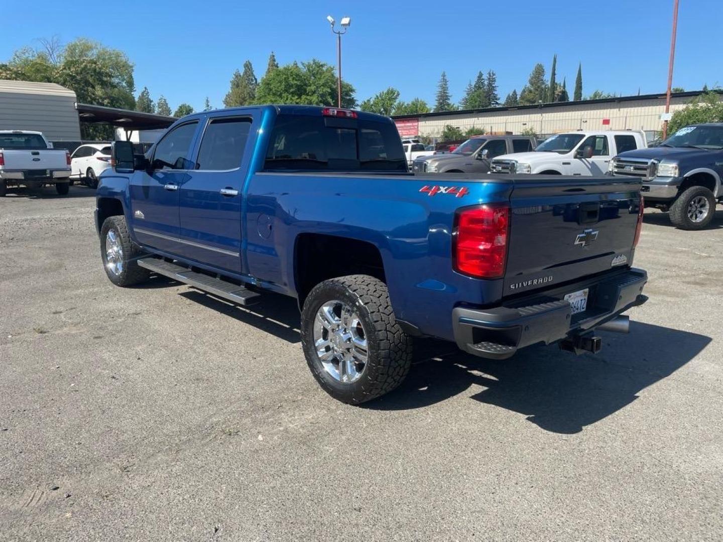 2019 Deep Ocean Blue Metallic Chevrolet Silverado 2500HD High Country (1GC1KUEY9KF) with an 6.6L Duramax 6.6L Biodiesel Turbo V8 445hp 910ft. lbs. Common Rail Direct Injection engine, Allison 1000 6-Speed Shiftable Automatic transmission, located at 800 Riverside Ave, Roseville, CA, 95678, 916-773-4549 & Toll Free: 866-719-4393, 38.732265, -121.291039 - DURAMAX DIESEL CREW CAB 4X4 HIGH COUNTRY ALLISON TRANSMISSION ONE OWNER - Photo#3