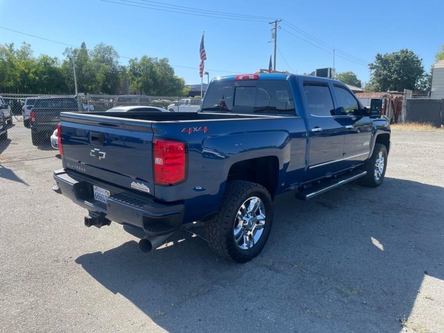 2019 Deep Ocean Blue Metallic Chevrolet Silverado 2500HD High Country (1GC1KUEY9KF) with an 6.6L Duramax 6.6L Biodiesel Turbo V8 445hp 910ft. lbs. Common Rail Direct Injection engine, Allison 1000 6-Speed Shiftable Automatic transmission, located at 800 Riverside Ave, Roseville, CA, 95678, 916-773-4549 & Toll Free: 866-719-4393, 38.732265, -121.291039 - DURAMAX DIESEL CREW CAB 4X4 HIGH COUNTRY ALLISON TRANSMISSION ONE OWNER - Photo#4