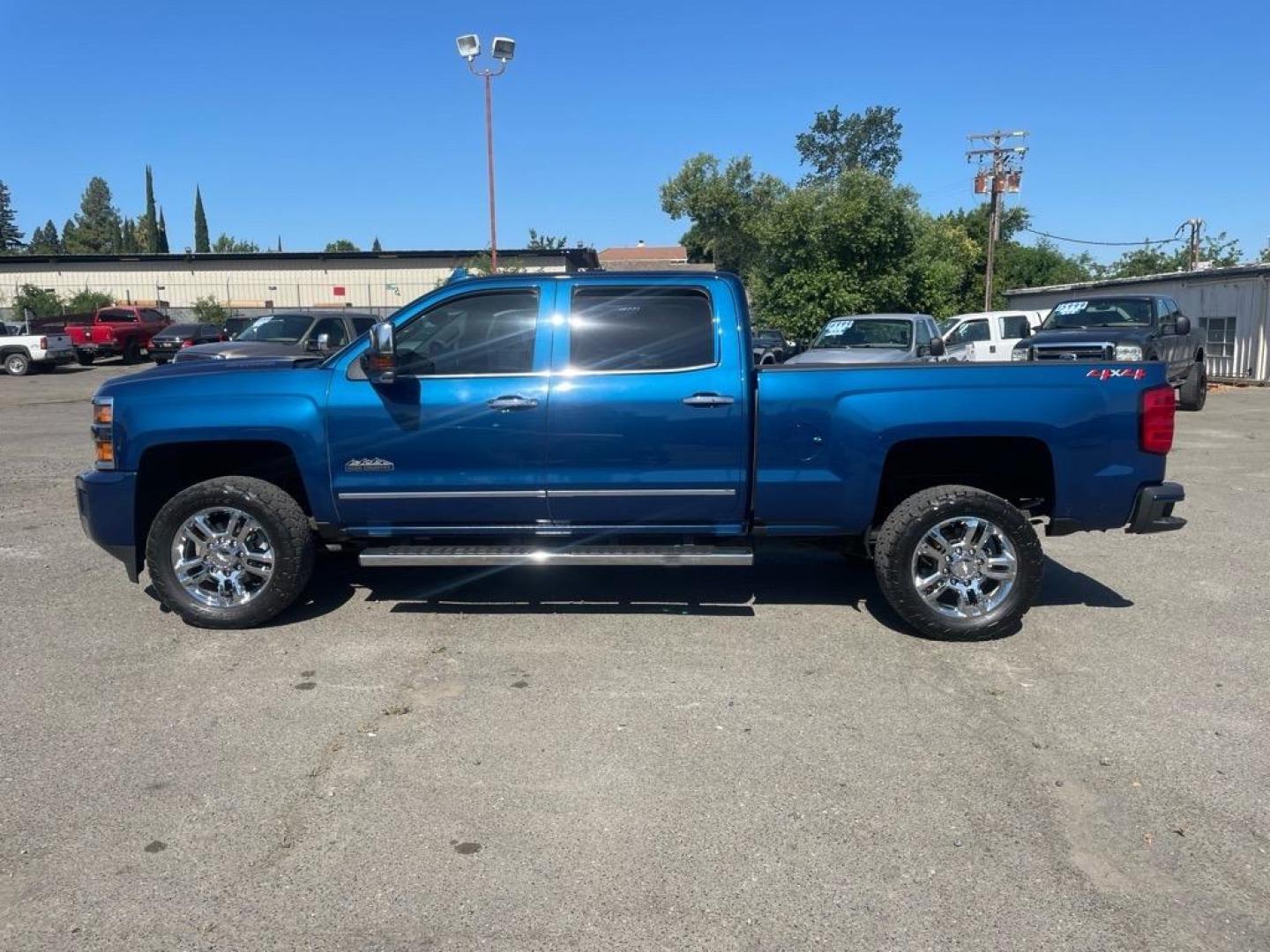 2019 Deep Ocean Blue Metallic Chevrolet Silverado 2500HD High Country (1GC1KUEY9KF) with an 6.6L Duramax 6.6L Biodiesel Turbo V8 445hp 910ft. lbs. Common Rail Direct Injection engine, Allison 1000 6-Speed Shiftable Automatic transmission, located at 800 Riverside Ave, Roseville, CA, 95678, 916-773-4549 & Toll Free: 866-719-4393, 38.732265, -121.291039 - DURAMAX DIESEL CREW CAB 4X4 HIGH COUNTRY ALLISON TRANSMISSION ONE OWNER - Photo#5