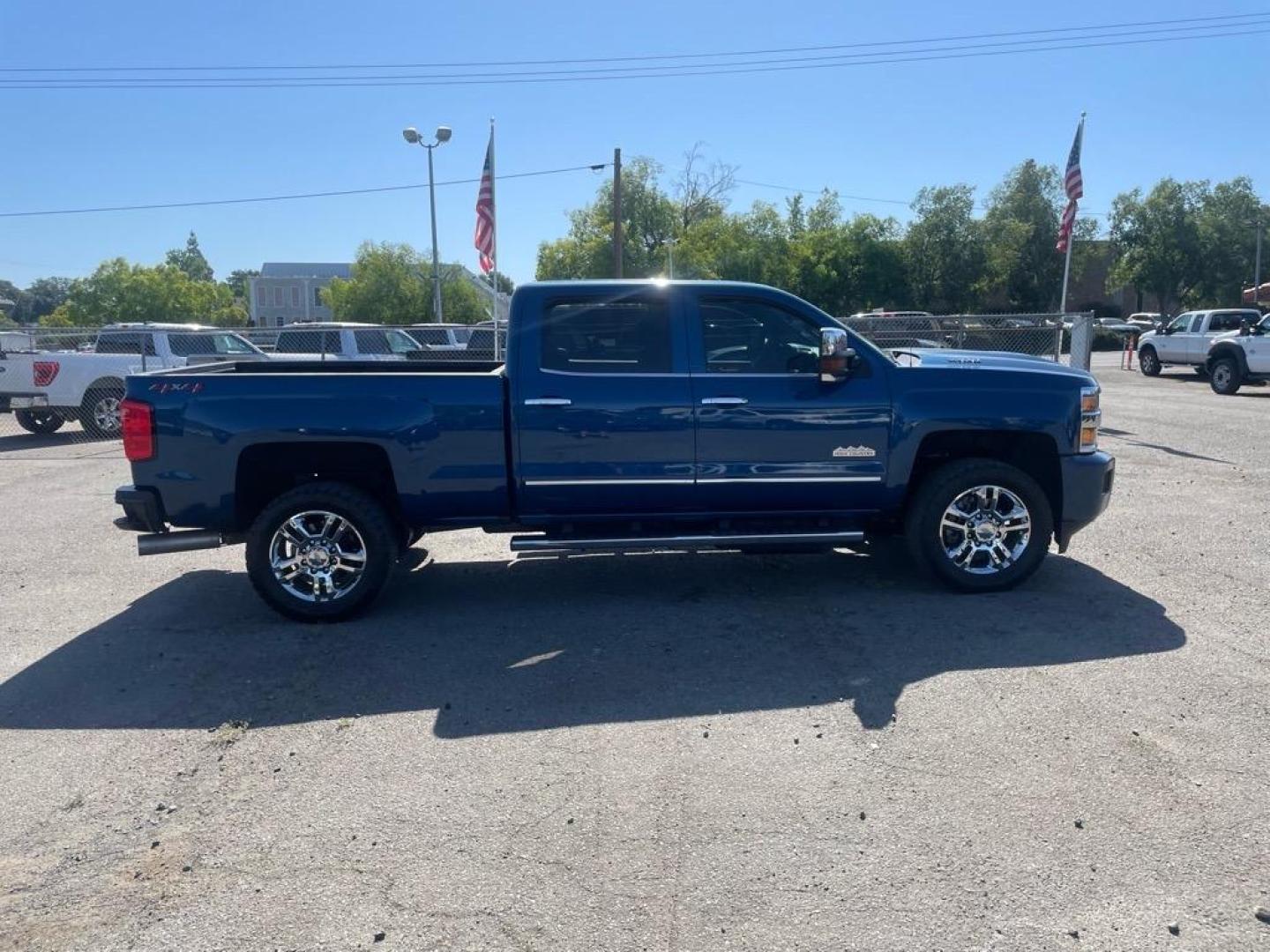 2019 Deep Ocean Blue Metallic Chevrolet Silverado 2500HD High Country (1GC1KUEY9KF) with an 6.6L Duramax 6.6L Biodiesel Turbo V8 445hp 910ft. lbs. Common Rail Direct Injection engine, Allison 1000 6-Speed Shiftable Automatic transmission, located at 800 Riverside Ave, Roseville, CA, 95678, 916-773-4549 & Toll Free: 866-719-4393, 38.732265, -121.291039 - DURAMAX DIESEL CREW CAB 4X4 HIGH COUNTRY ALLISON TRANSMISSION ONE OWNER - Photo#6