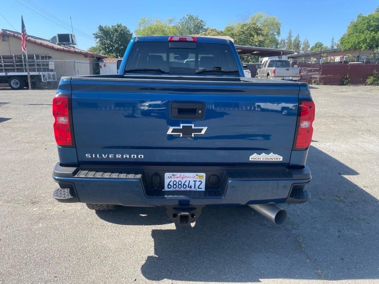 2019 Deep Ocean Blue Metallic Chevrolet Silverado 2500HD High Country (1GC1KUEY9KF) with an 6.6L Duramax 6.6L Biodiesel Turbo V8 445hp 910ft. lbs. Common Rail Direct Injection engine, Allison 1000 6-Speed Shiftable Automatic transmission, located at 800 Riverside Ave, Roseville, CA, 95678, 916-773-4549 & Toll Free: 866-719-4393, 38.732265, -121.291039 - DURAMAX DIESEL CREW CAB 4X4 HIGH COUNTRY ALLISON TRANSMISSION ONE OWNER - Photo#9