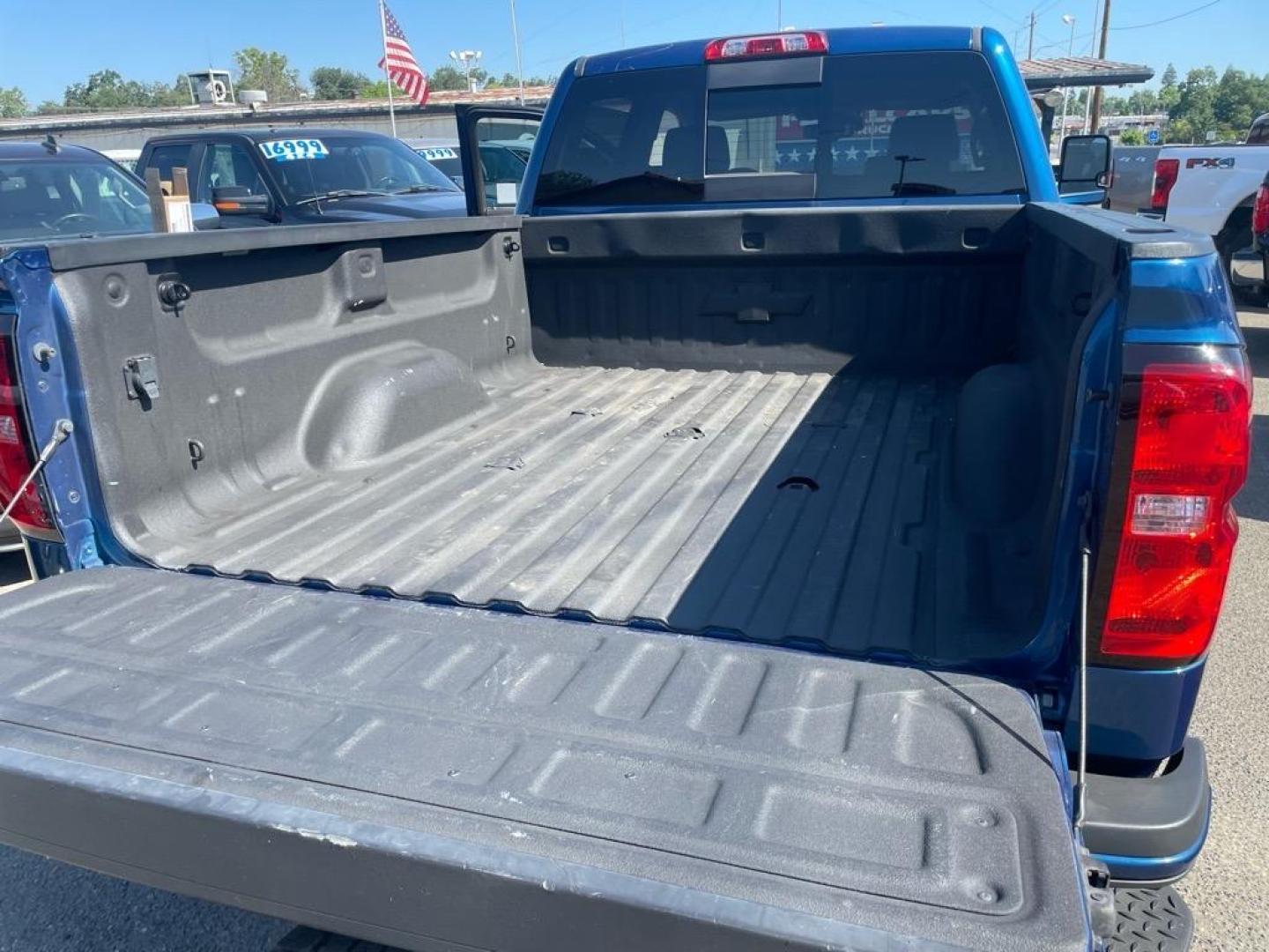 2019 Deep Ocean Blue Metallic Chevrolet Silverado 2500HD High Country (1GC1KUEY9KF) with an 6.6L Duramax 6.6L Biodiesel Turbo V8 445hp 910ft. lbs. Common Rail Direct Injection engine, Allison 1000 6-Speed Shiftable Automatic transmission, located at 800 Riverside Ave, Roseville, CA, 95678, 916-773-4549 & Toll Free: 866-719-4393, 38.732265, -121.291039 - DURAMAX DIESEL CREW CAB 4X4 HIGH COUNTRY ALLISON TRANSMISSION ONE OWNER - Photo#10