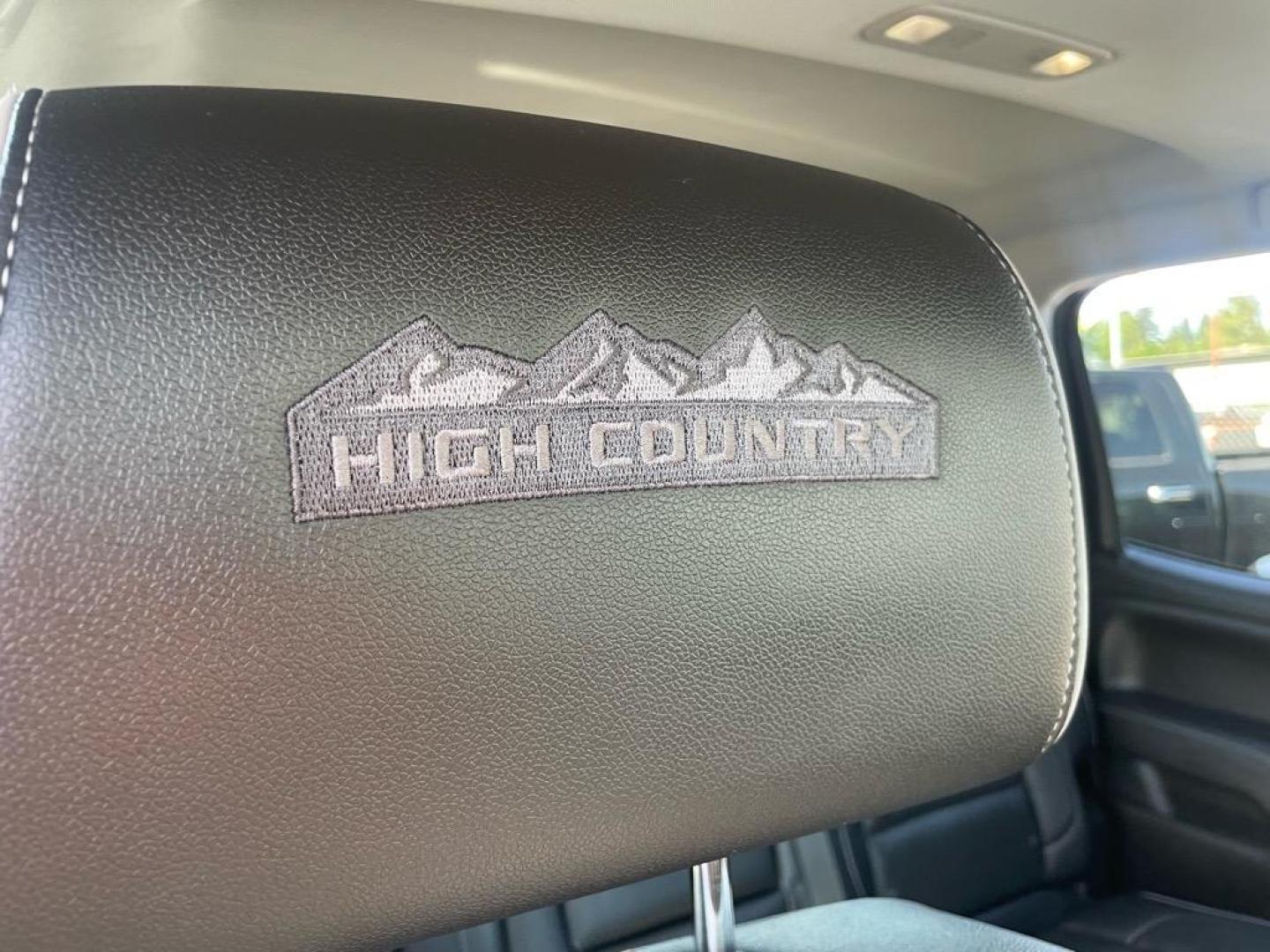 2019 Deep Ocean Blue Metallic Chevrolet Silverado 2500HD High Country (1GC1KUEY9KF) with an 6.6L Duramax 6.6L Biodiesel Turbo V8 445hp 910ft. lbs. Common Rail Direct Injection engine, Allison 1000 6-Speed Shiftable Automatic transmission, located at 800 Riverside Ave, Roseville, CA, 95678, 916-773-4549 & Toll Free: 866-719-4393, 38.732265, -121.291039 - DURAMAX DIESEL CREW CAB 4X4 HIGH COUNTRY ALLISON TRANSMISSION ONE OWNER - Photo#11
