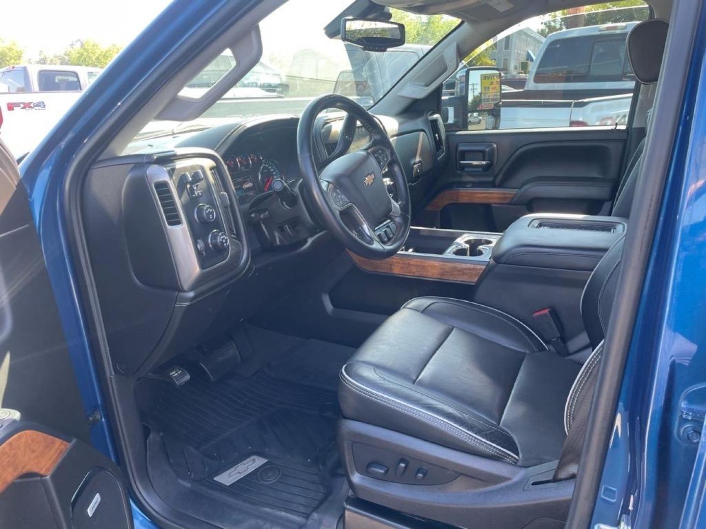 2019 Deep Ocean Blue Metallic Chevrolet Silverado 2500HD High Country (1GC1KUEY9KF) with an 6.6L Duramax 6.6L Biodiesel Turbo V8 445hp 910ft. lbs. Common Rail Direct Injection engine, Allison 1000 6-Speed Shiftable Automatic transmission, located at 800 Riverside Ave, Roseville, CA, 95678, 916-773-4549 & Toll Free: 866-719-4393, 38.732265, -121.291039 - DURAMAX DIESEL CREW CAB 4X4 HIGH COUNTRY ALLISON TRANSMISSION ONE OWNER - Photo#12