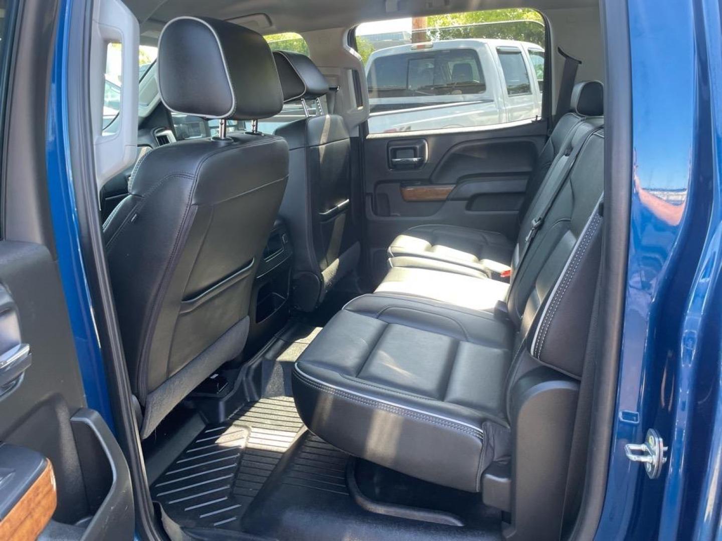 2019 Deep Ocean Blue Metallic Chevrolet Silverado 2500HD High Country (1GC1KUEY9KF) with an 6.6L Duramax 6.6L Biodiesel Turbo V8 445hp 910ft. lbs. Common Rail Direct Injection engine, Allison 1000 6-Speed Shiftable Automatic transmission, located at 800 Riverside Ave, Roseville, CA, 95678, 916-773-4549 & Toll Free: 866-719-4393, 38.732265, -121.291039 - DURAMAX DIESEL CREW CAB 4X4 HIGH COUNTRY ALLISON TRANSMISSION ONE OWNER - Photo#13