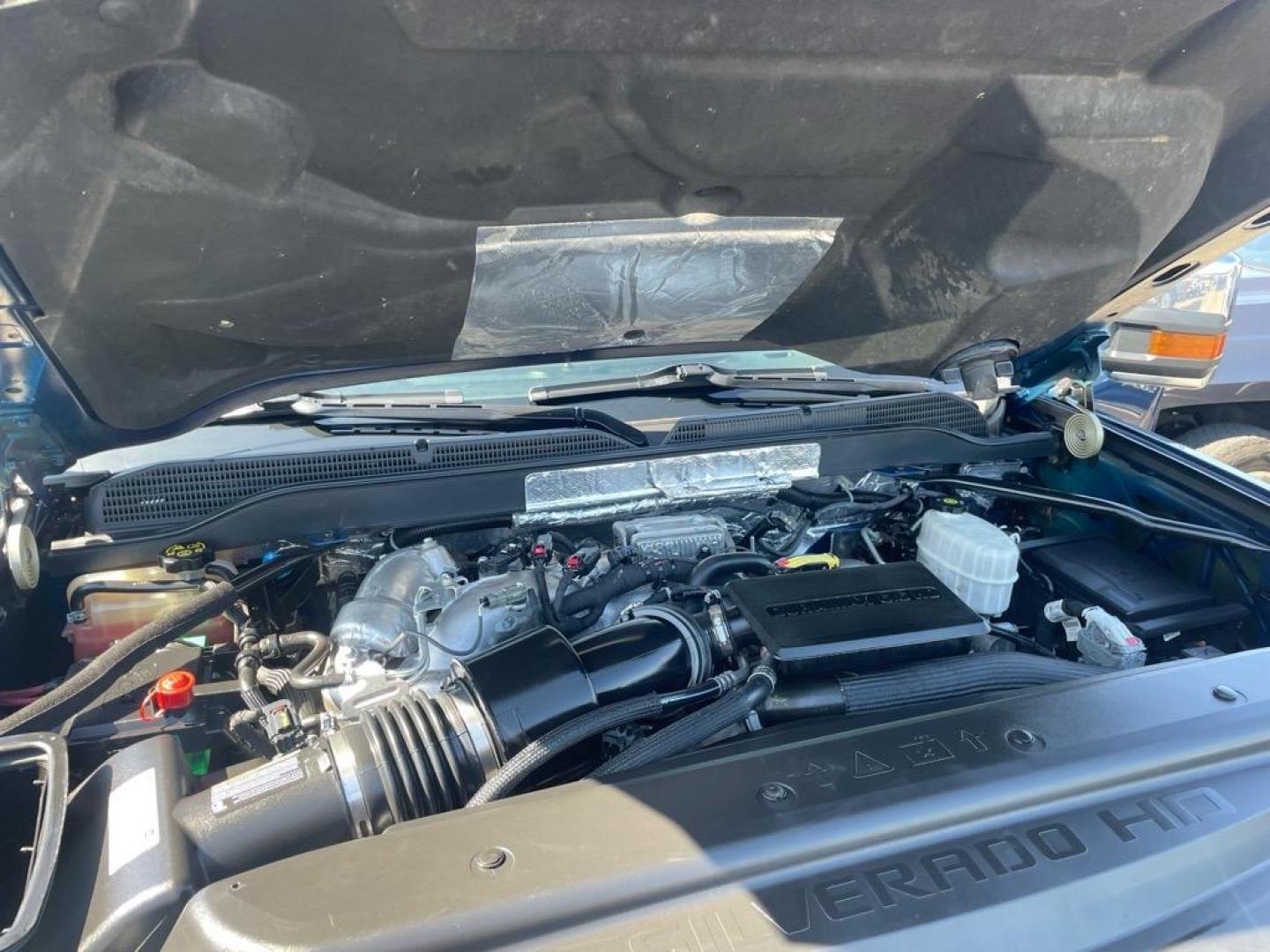 2019 Deep Ocean Blue Metallic Chevrolet Silverado 2500HD High Country (1GC1KUEY9KF) with an 6.6L Duramax 6.6L Biodiesel Turbo V8 445hp 910ft. lbs. Common Rail Direct Injection engine, Allison 1000 6-Speed Shiftable Automatic transmission, located at 800 Riverside Ave, Roseville, CA, 95678, 916-773-4549 & Toll Free: 866-719-4393, 38.732265, -121.291039 - DURAMAX DIESEL CREW CAB 4X4 HIGH COUNTRY ALLISON TRANSMISSION ONE OWNER - Photo#16