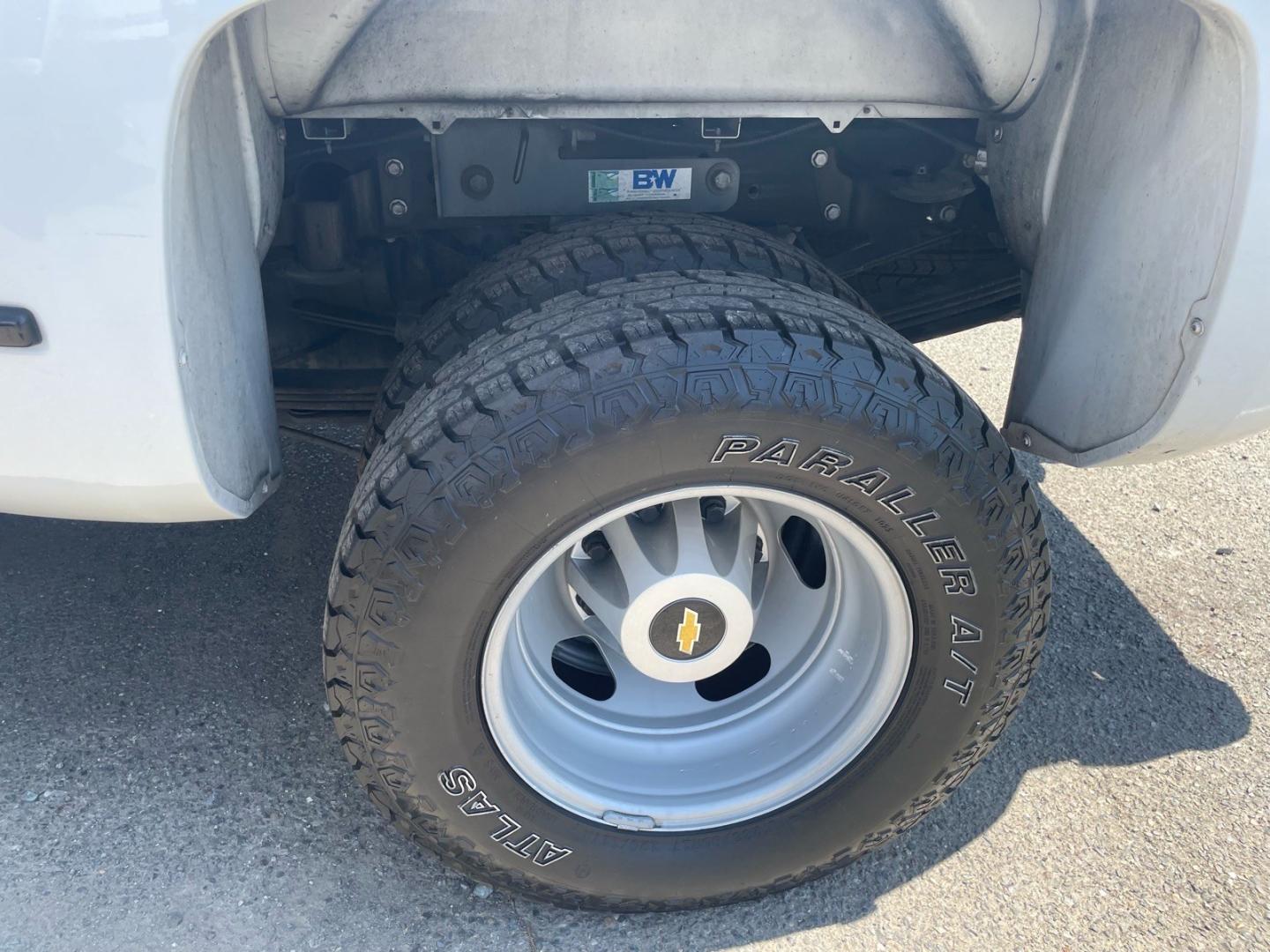 2019 Summit White Chevrolet Silverado 3500HD Work Truck (1GC4KVCY0KF) with an 6.6L Duramax 6.6L Biodiesel Turbo V8 445hp 910ft. lbs. Common Rail Direct Injection engine, Allison 1000 6-Speed Shiftable Automatic transmission, located at 800 Riverside Ave, Roseville, CA, 95678, 916-773-4549 & Toll Free: 866-719-4393, 38.732265, -121.291039 - DURAMAX DIESEL CREW CAB DUALLY 4X4 DIESEL ALLISON TRANSMISSION SERVICE RECORDS ON CLEAN CARFAX- Photo#7