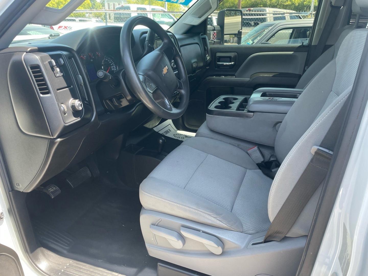 2019 Summit White Chevrolet Silverado 3500HD Work Truck (1GC4KVCY0KF) with an 6.6L Duramax 6.6L Biodiesel Turbo V8 445hp 910ft. lbs. Common Rail Direct Injection engine, Allison 1000 6-Speed Shiftable Automatic transmission, located at 800 Riverside Ave, Roseville, CA, 95678, 916-773-4549 & Toll Free: 866-719-4393, 38.732265, -121.291039 - DURAMAX DIESEL CREW CAB DUALLY 4X4 DIESEL ALLISON TRANSMISSION SERVICE RECORDS ON CLEAN CARFAX- Photo#10