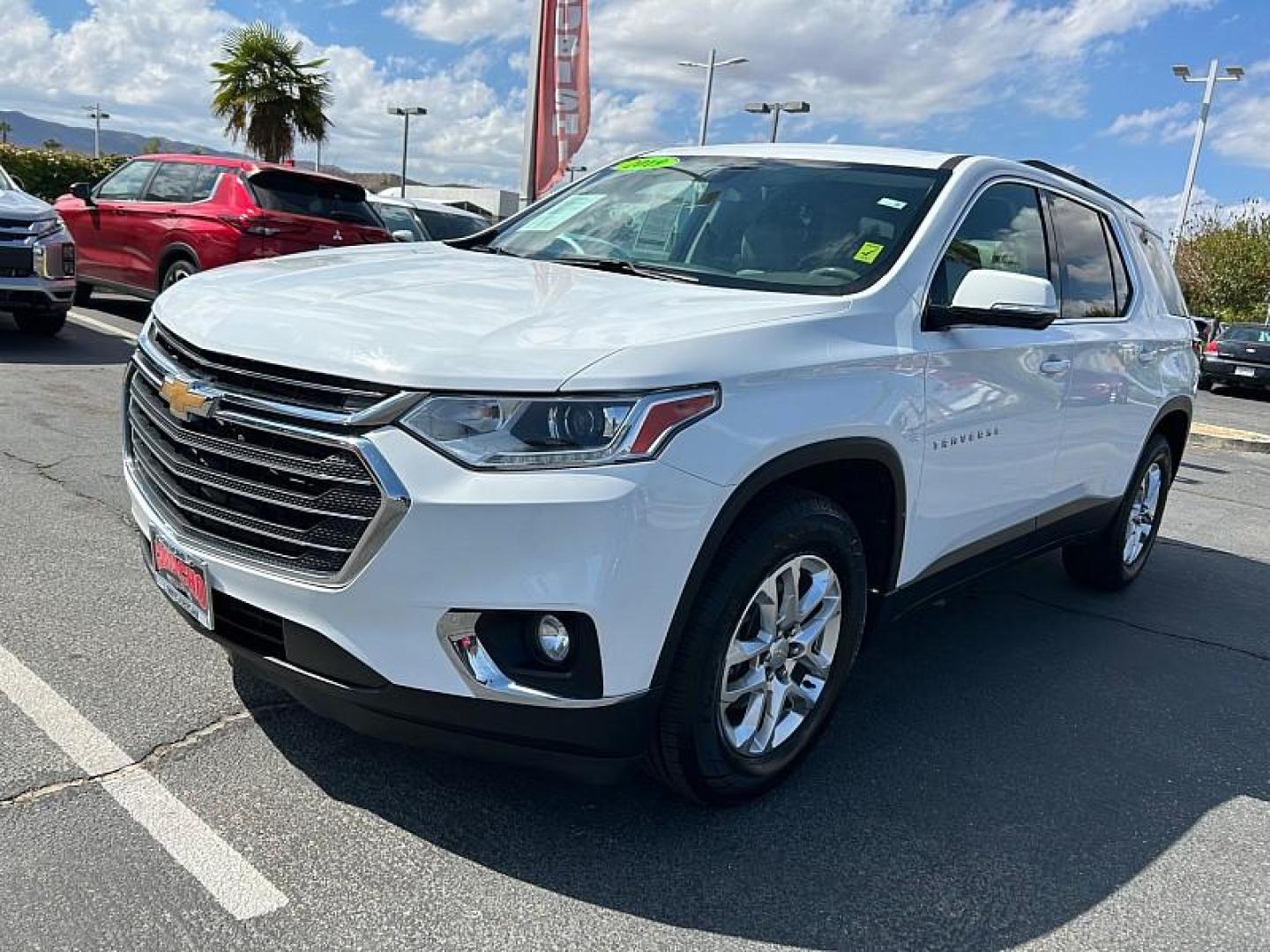 2019 WHITE Chevrolet Traverse (1GNERGKWXKJ) with an V6 3.6 Liter engine, Automatic 9-Spd transmission, located at 412 Auto Vista Drive, Palmdale, 93551, (661) 945-0620, 34.592636, -118.136681 - Photo#3