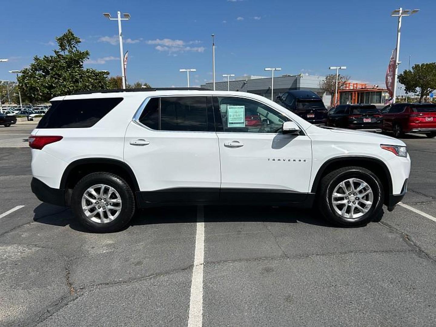 2019 WHITE Chevrolet Traverse (1GNERGKWXKJ) with an V6 3.6 Liter engine, Automatic 9-Spd transmission, located at 412 Auto Vista Drive, Palmdale, 93551, (661) 945-0620, 34.592636, -118.136681 - Photo#6