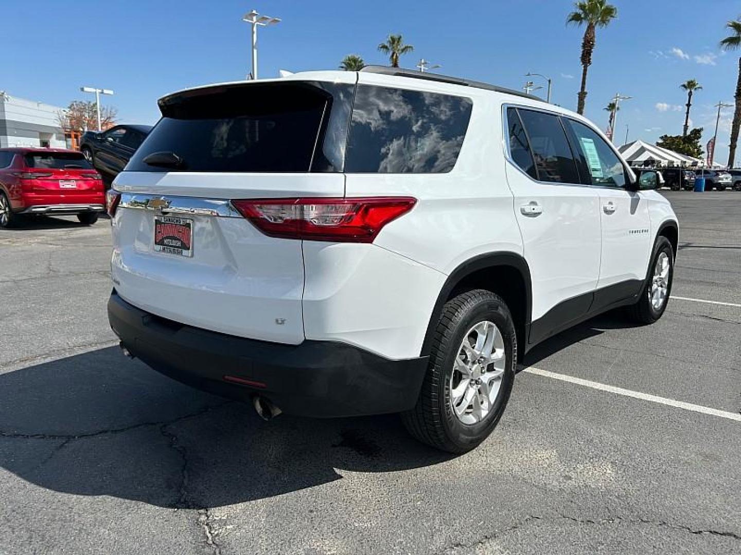 2019 WHITE Chevrolet Traverse (1GNERGKWXKJ) with an V6 3.6 Liter engine, Automatic 9-Spd transmission, located at 412 Auto Vista Drive, Palmdale, 93551, (661) 945-0620, 34.592636, -118.136681 - Photo#7