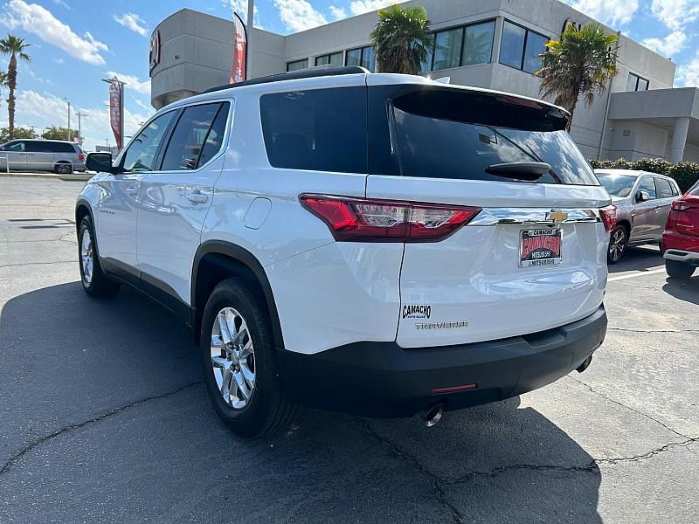 2019 WHITE Chevrolet Traverse (1GNERGKWXKJ) with an V6 3.6 Liter engine, Automatic 9-Spd transmission, located at 412 Auto Vista Drive, Palmdale, 93551, (661) 945-0620, 34.592636, -118.136681 - Photo#9