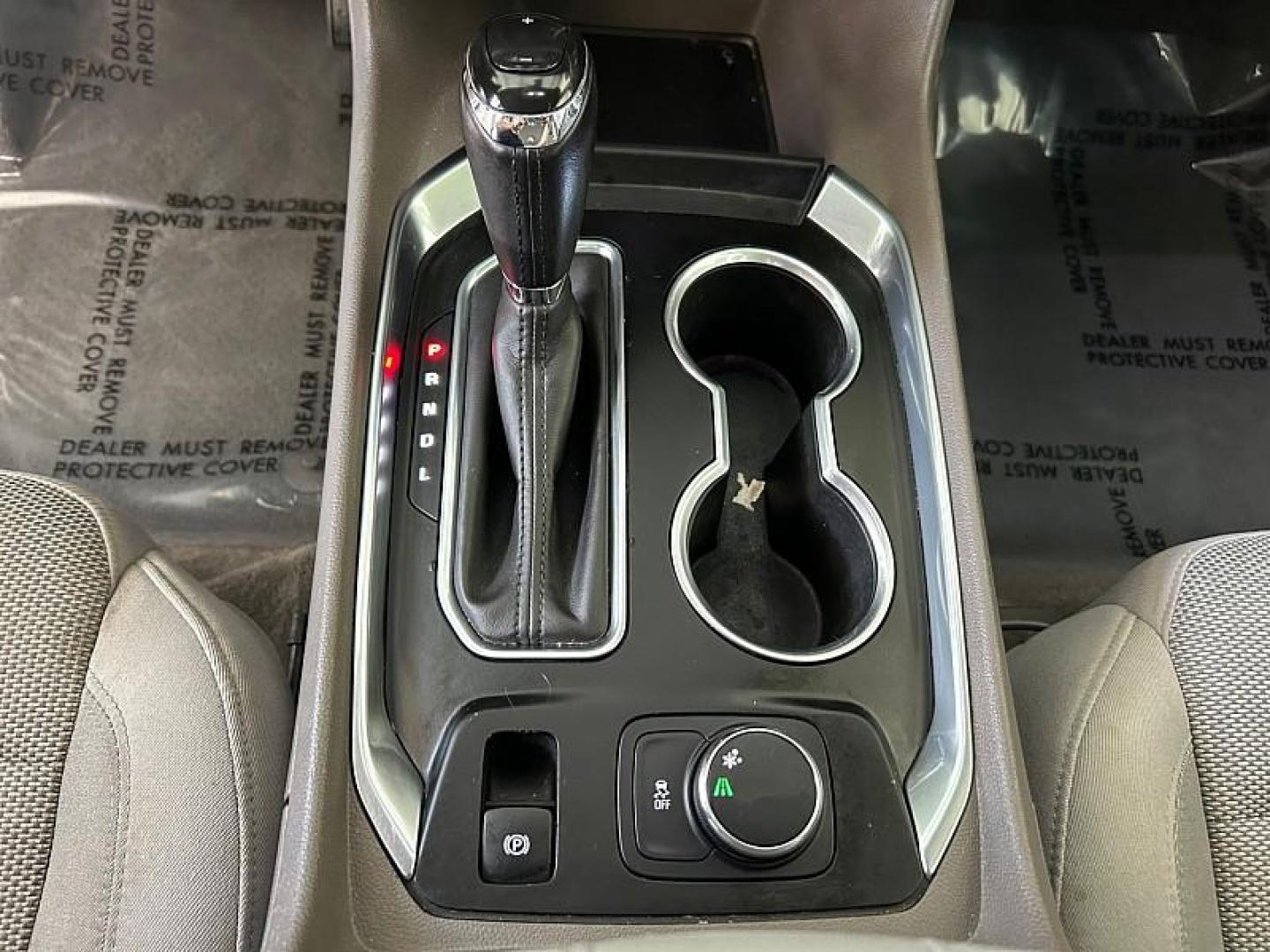 2019 WHITE Chevrolet Traverse (1GNERGKWXKJ) with an V6 3.6 Liter engine, Automatic 9-Spd transmission, located at 412 Auto Vista Drive, Palmdale, 93551, (661) 945-0620, 34.592636, -118.136681 - Photo#23