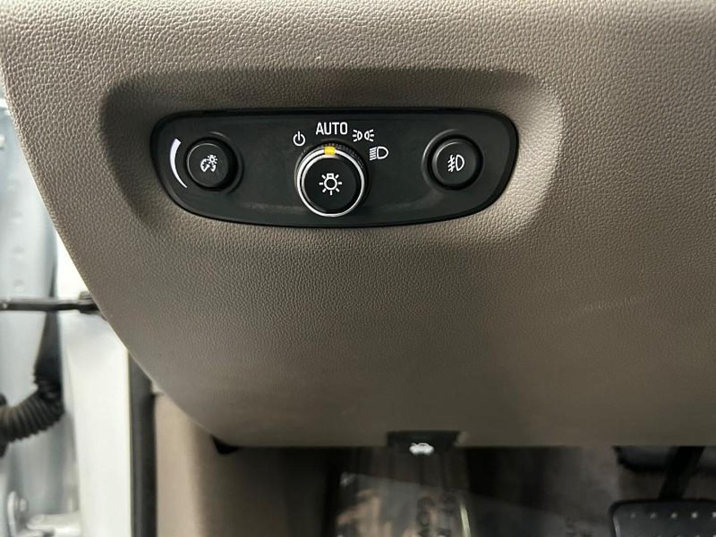 2019 WHITE Chevrolet Traverse (1GNERGKWXKJ) with an V6 3.6 Liter engine, Automatic 9-Spd transmission, located at 412 Auto Vista Drive, Palmdale, 93551, (661) 945-0620, 34.592636, -118.136681 - Photo#29