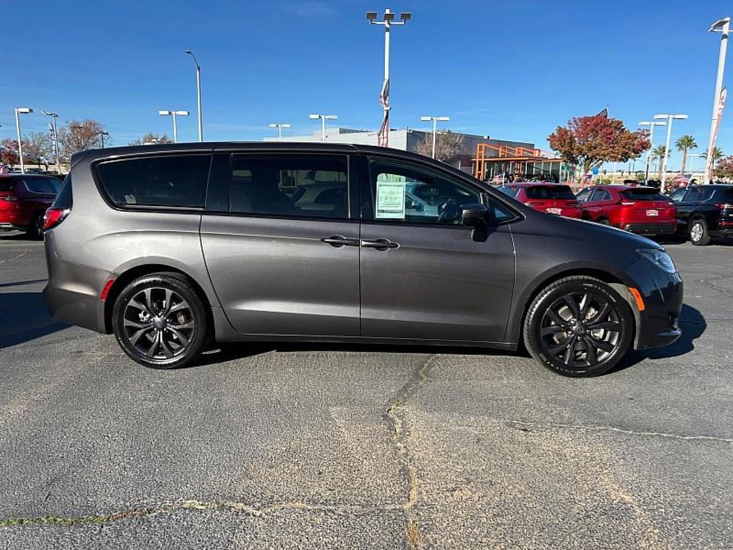 2019 /GRAY Chrysler Pacifica (2C4RC1FG4KR) with an V6 3.6 Liter engine, Automatic 9-Spd transmission, located at 412 Auto Vista Drive, Palmdale, 93551, (661) 945-0620, 34.592636, -118.136681 - Photo#12