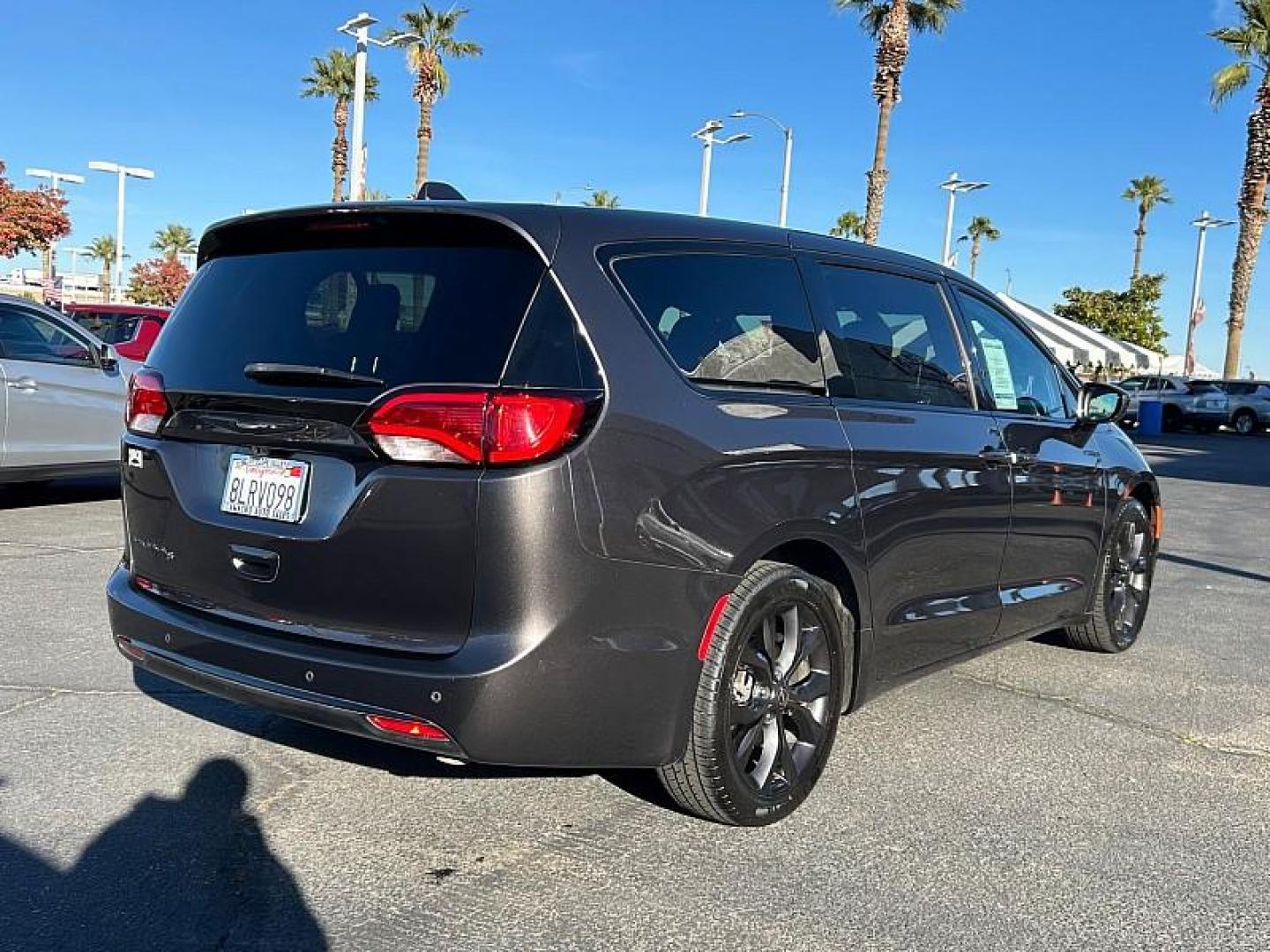 2019 /GRAY Chrysler Pacifica (2C4RC1FG4KR) with an V6 3.6 Liter engine, Automatic 9-Spd transmission, located at 412 Auto Vista Drive, Palmdale, 93551, (661) 945-0620, 34.592636, -118.136681 - Photo#8